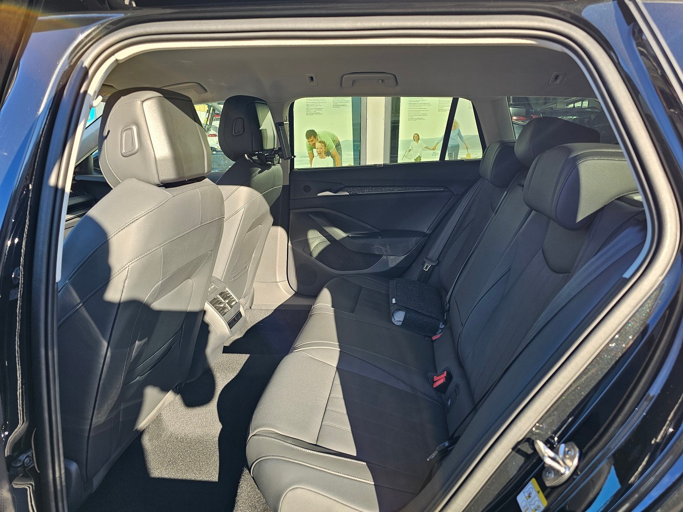 SKODA Superb Combi 2.0 TDi Selection 4x4 DSG-image-9
