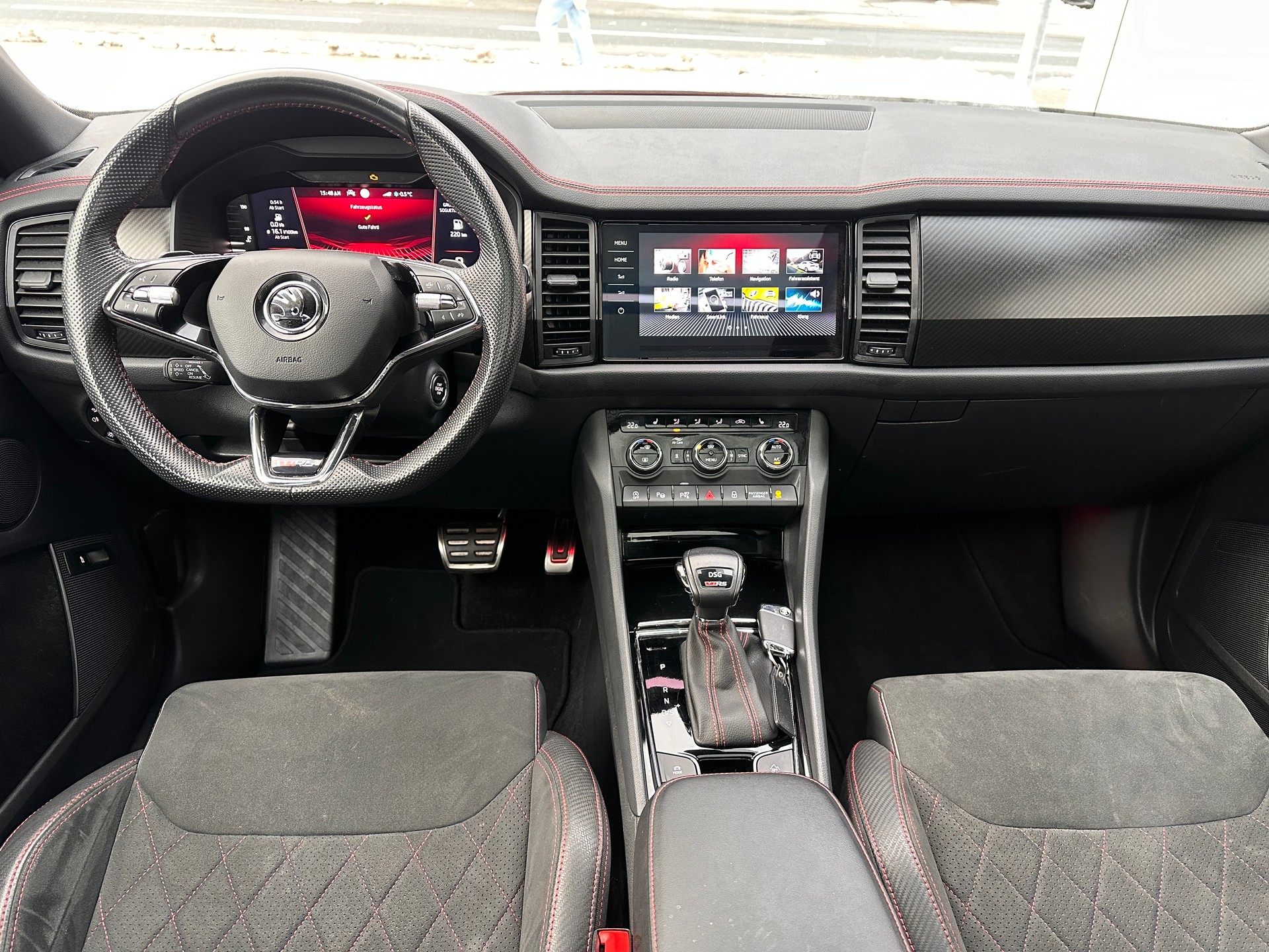 SKODA SKODA Kodiaq RS 4x4 PANORAMA * AHK * CH * 20" ALU* 8 FACH*STANDHEIZUNG*-image-8