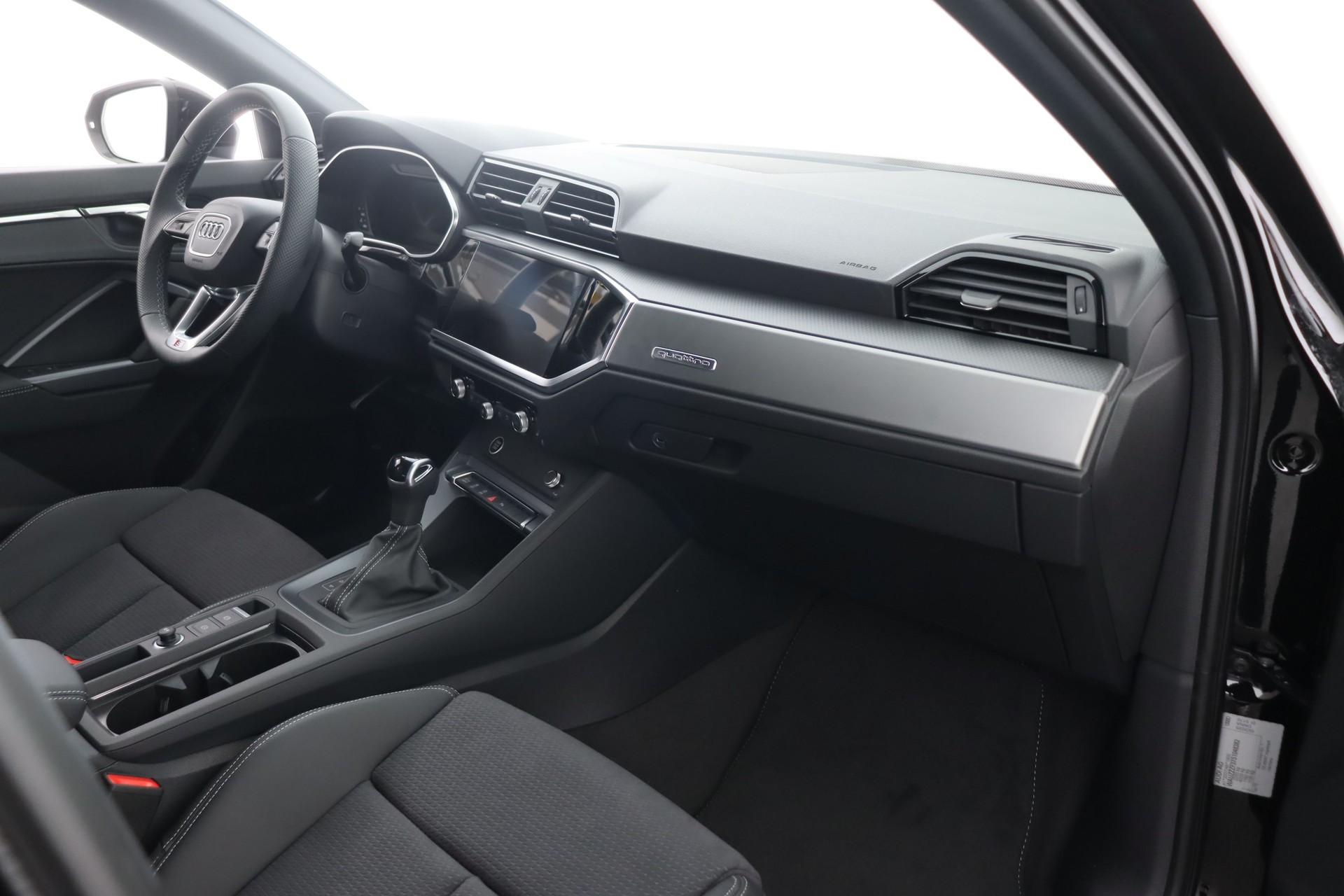 AUDI Q3 Sportback 40 TFSI S line quattro S-tronic-image-13