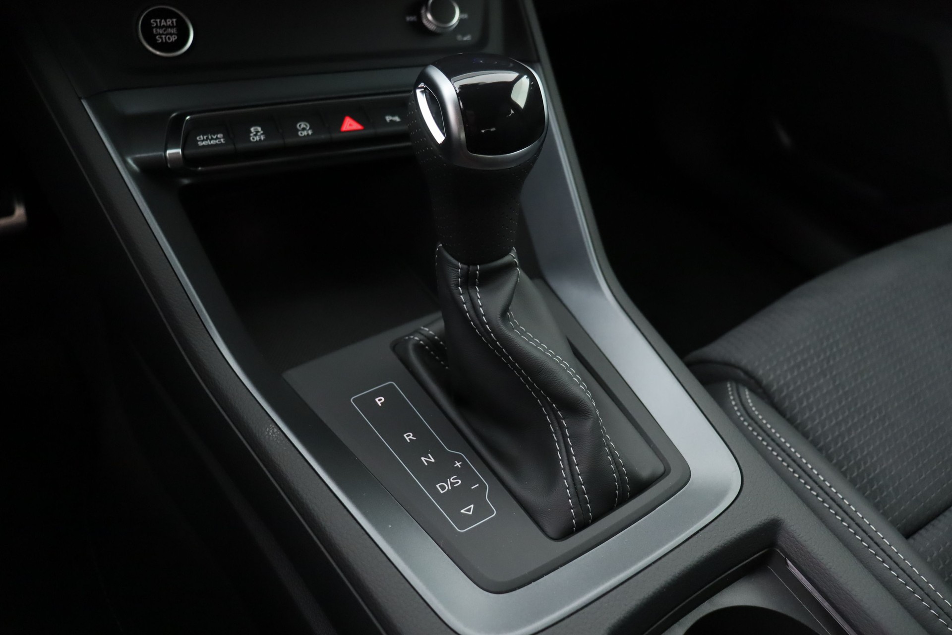 AUDI Q3 Sportback 40 TFSI S line quattro S-tronic-image-11