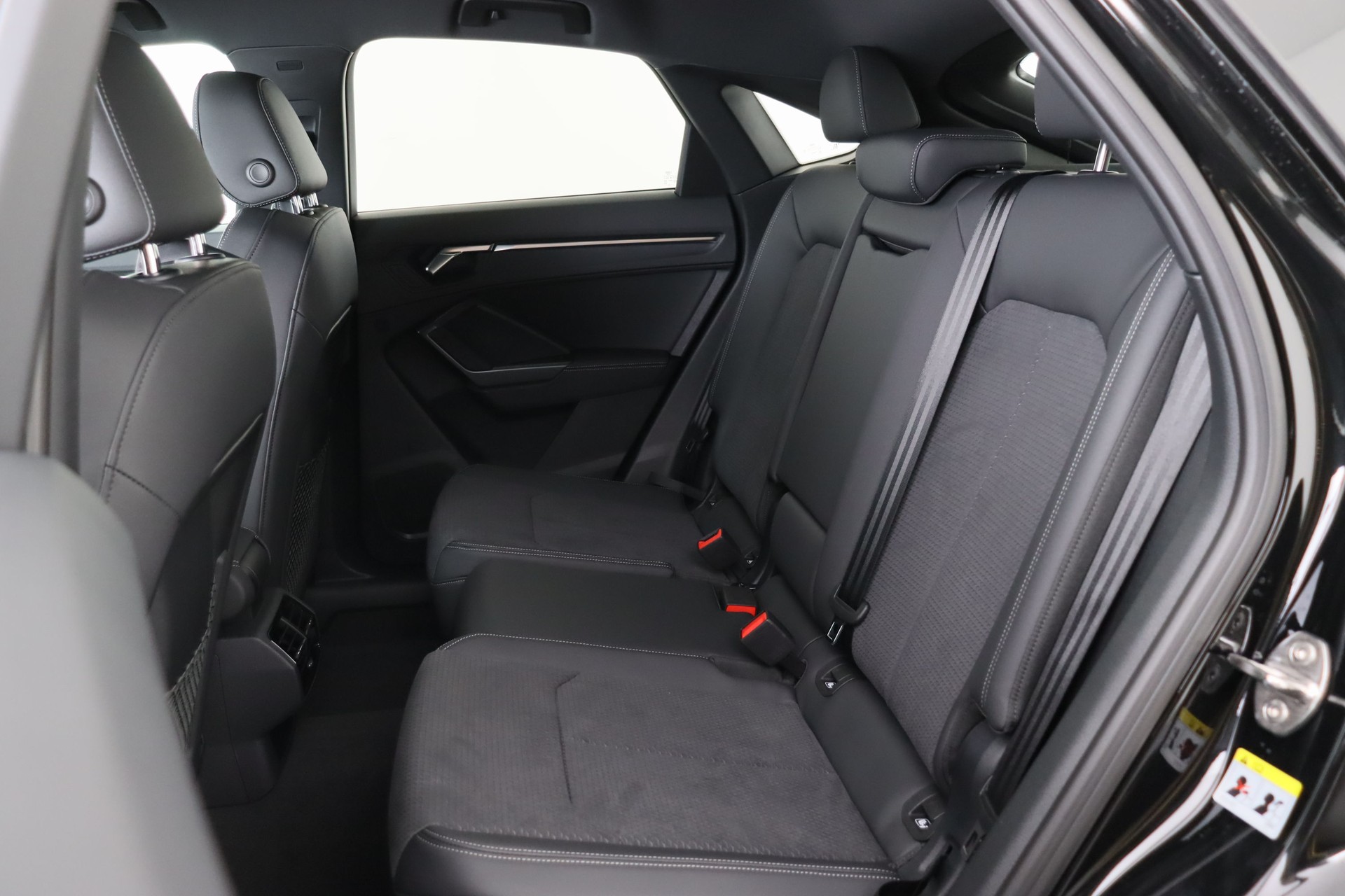 AUDI Q3 Sportback 40 TFSI S line quattro S-tronic-image-12