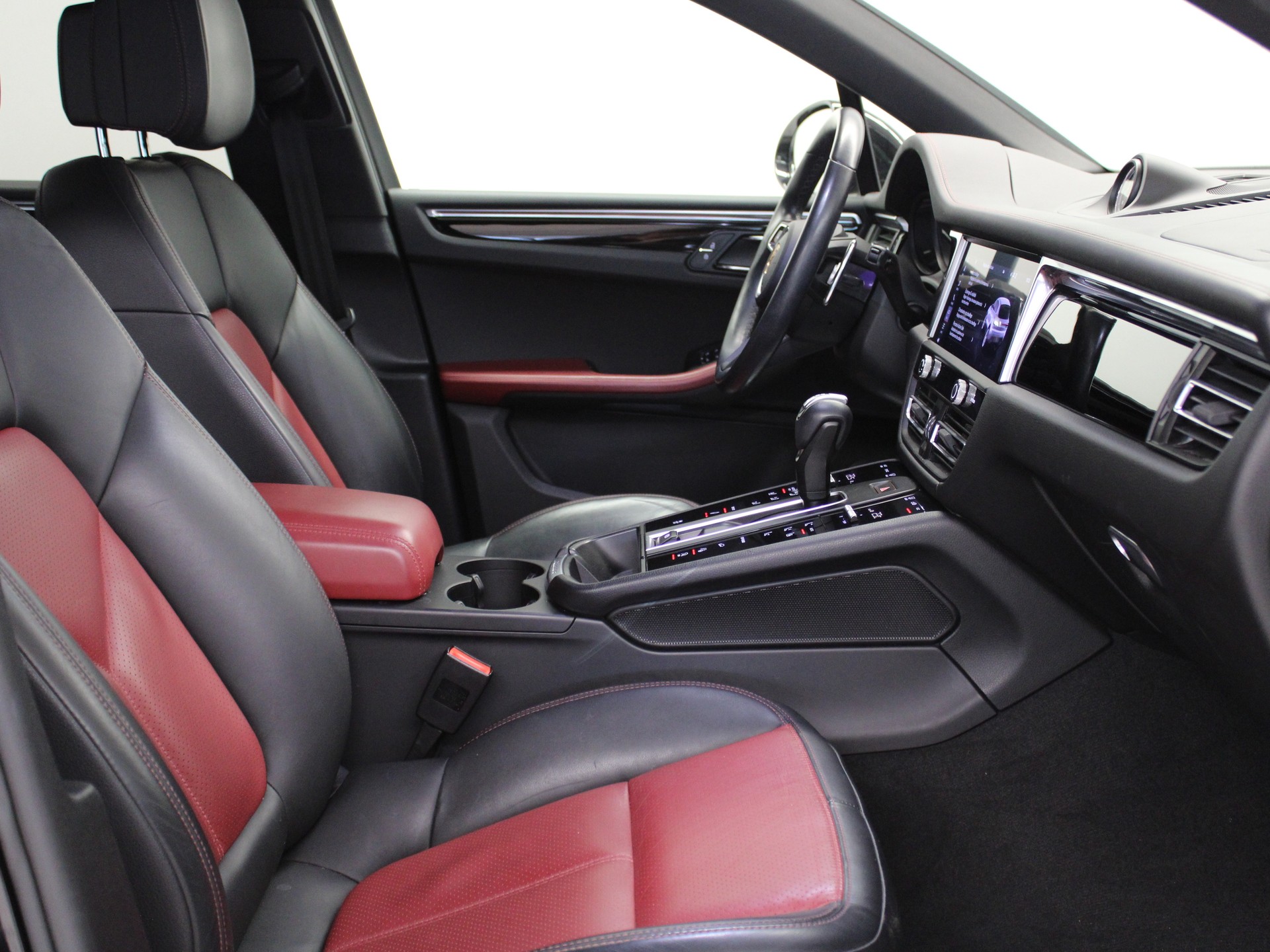 PORSCHE Macan S PDK-image-6