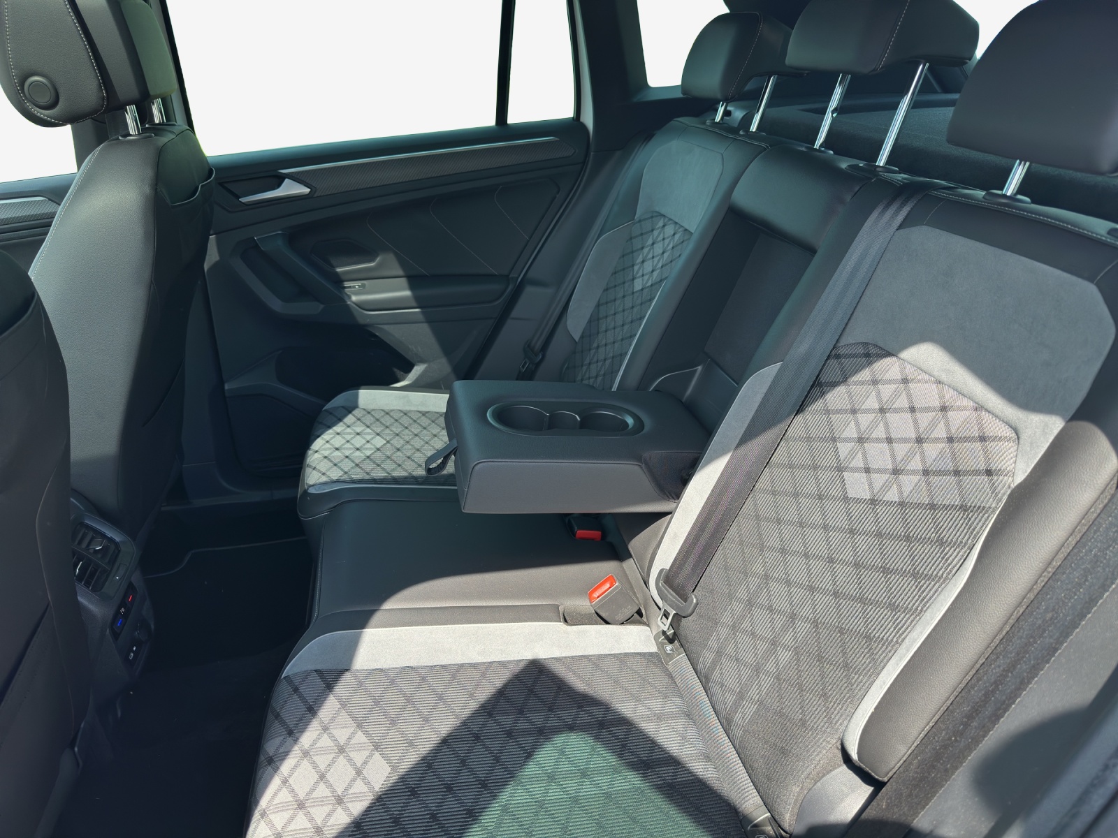 VW Tiguan 2.0TSI R-Line 4Motion DSG-image-10