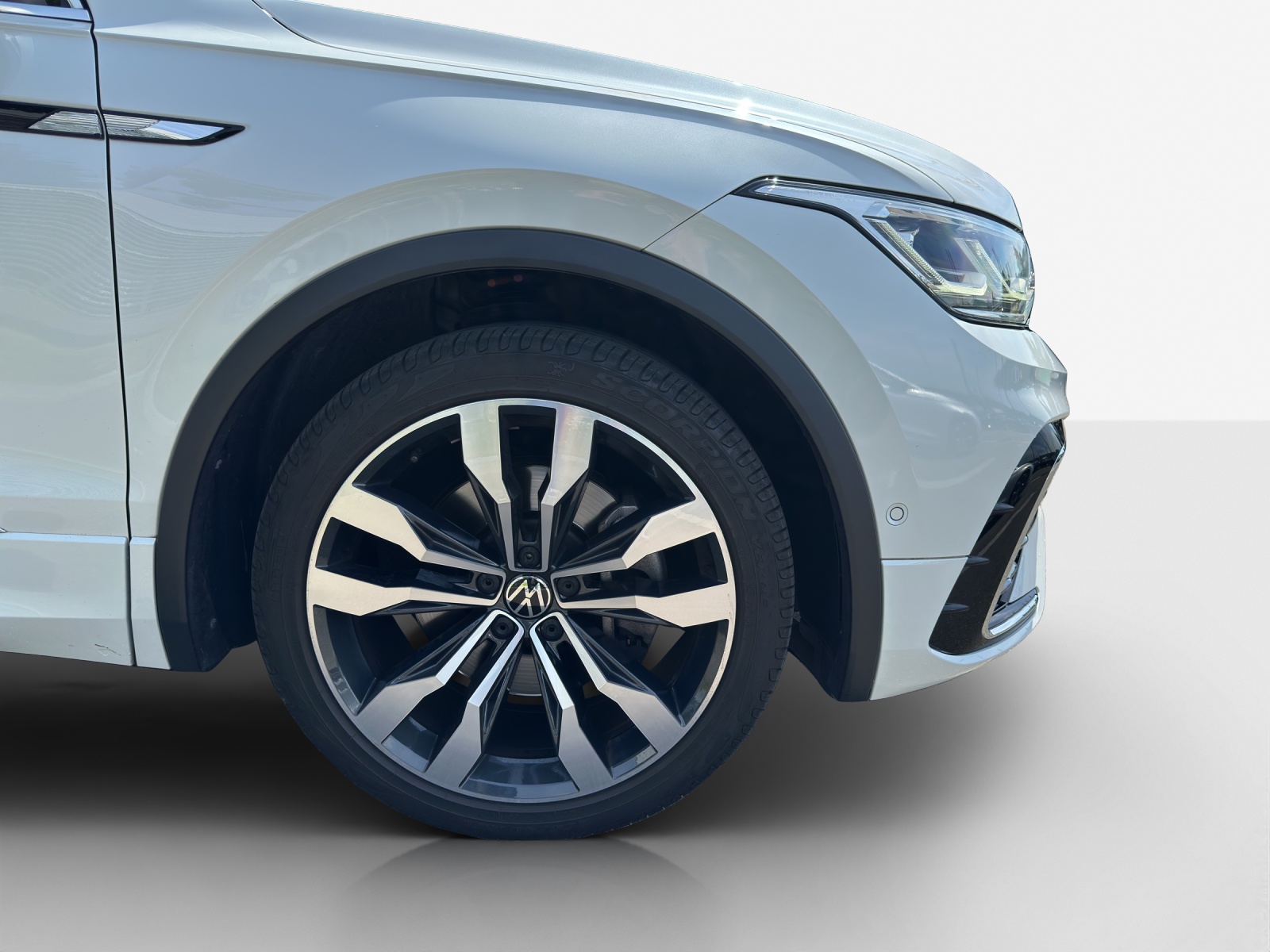 VW Tiguan 2.0TSI R-Line 4Motion DSG-image-12