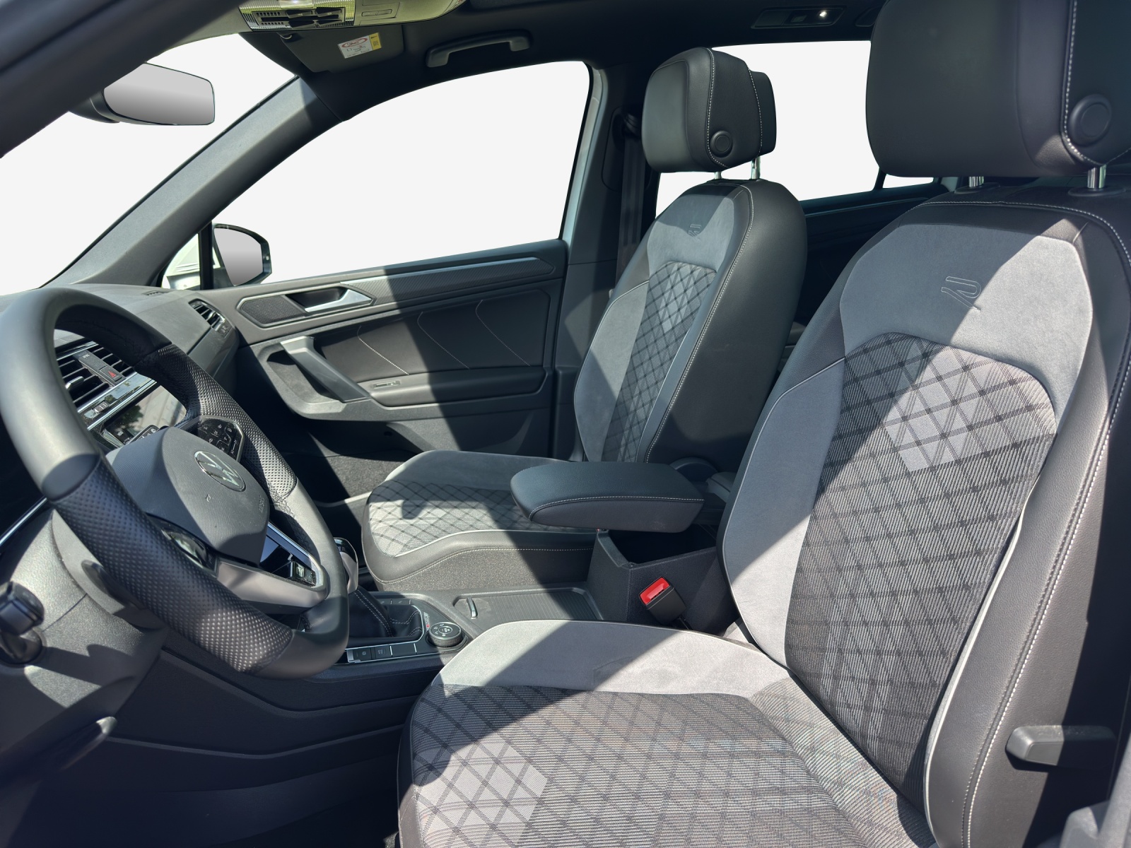 VW Tiguan 2.0TSI R-Line 4Motion DSG-image-6