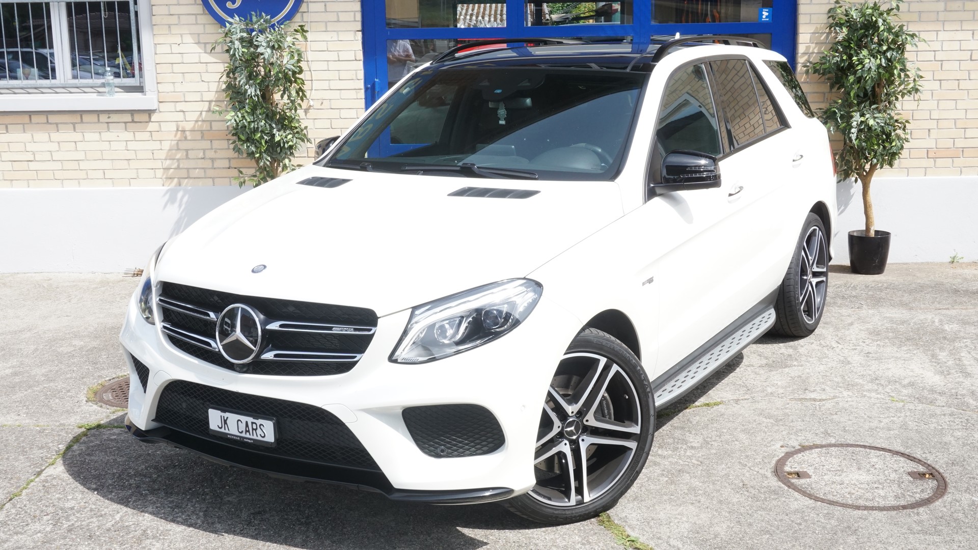 MERCEDES-BENZ GLE 43 AMG-showroom-element-3