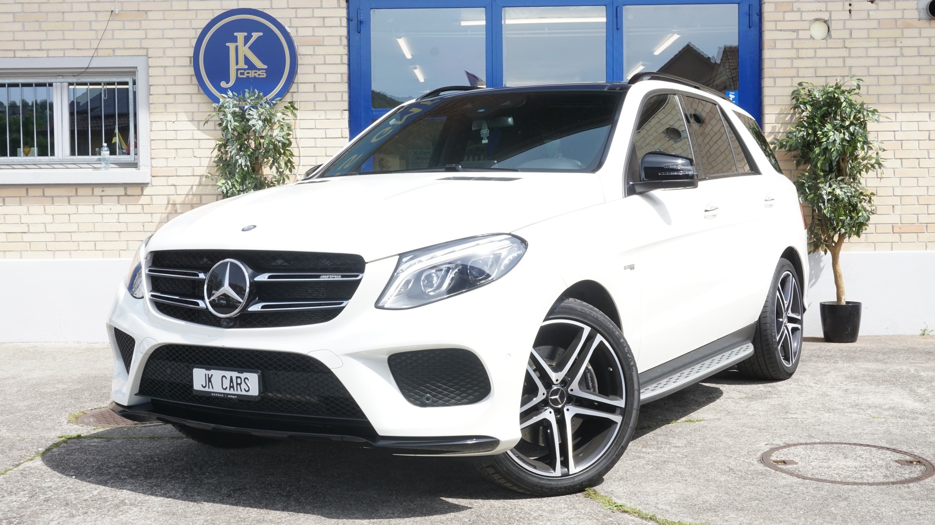 MERCEDES-BENZ GLE 43 AMG-showroom-element-1