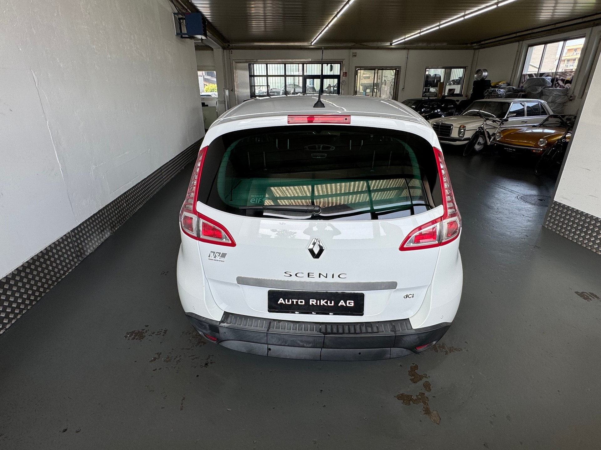 RENAULT Scénic 2.0 dCi Dynamique Automatic-image-9