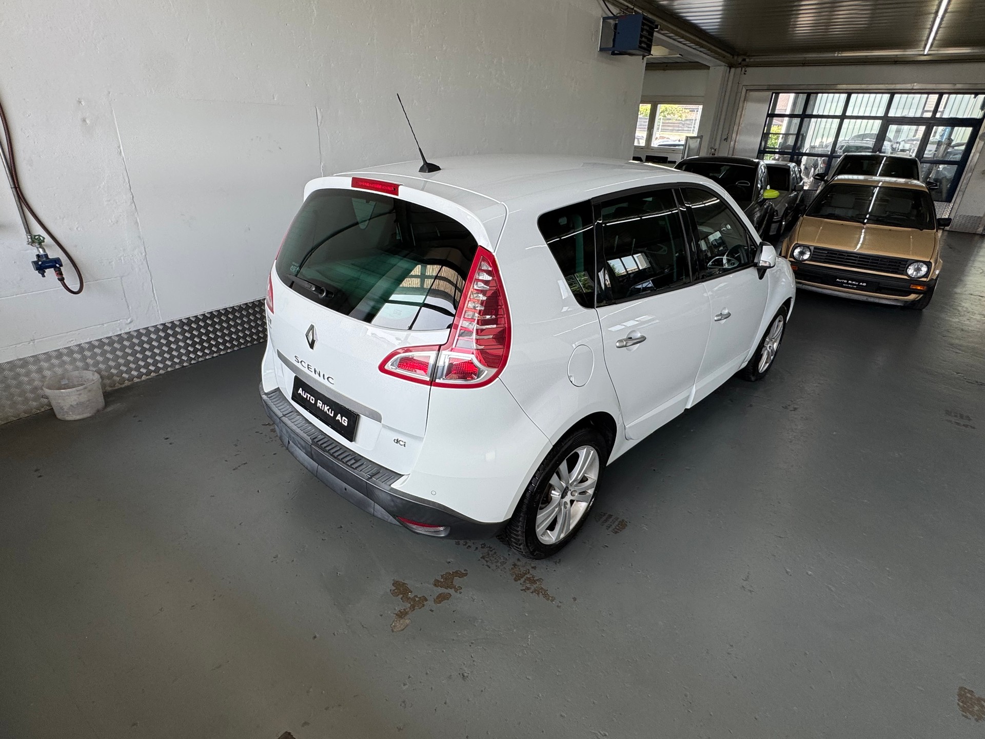RENAULT Scénic 2.0 dCi Dynamique Automatic-image-7