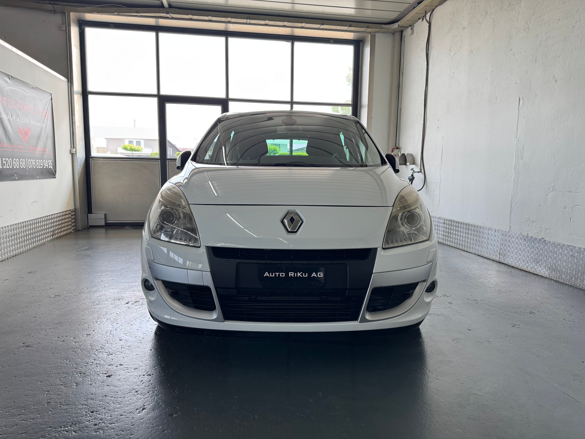 RENAULT Scénic 2.0 dCi Dynamique Automatic-image-3