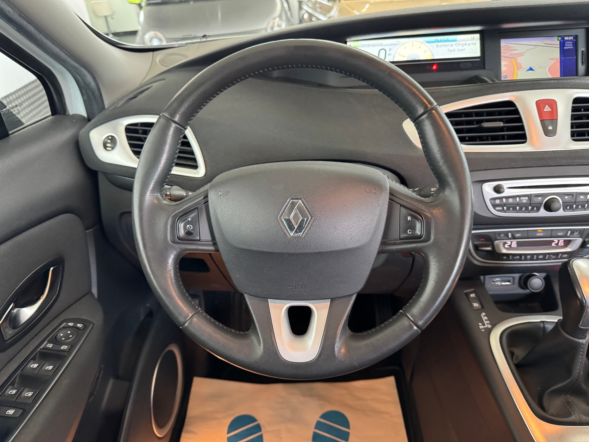 RENAULT Scénic 2.0 dCi Dynamique Automatic-image-21