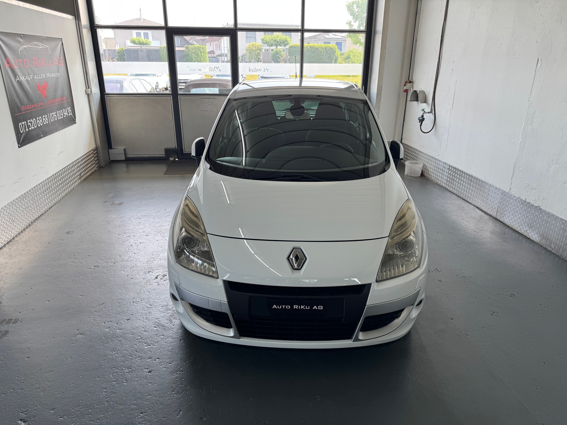 RENAULT Scénic 2.0 dCi Dynamique Automatic-image-2