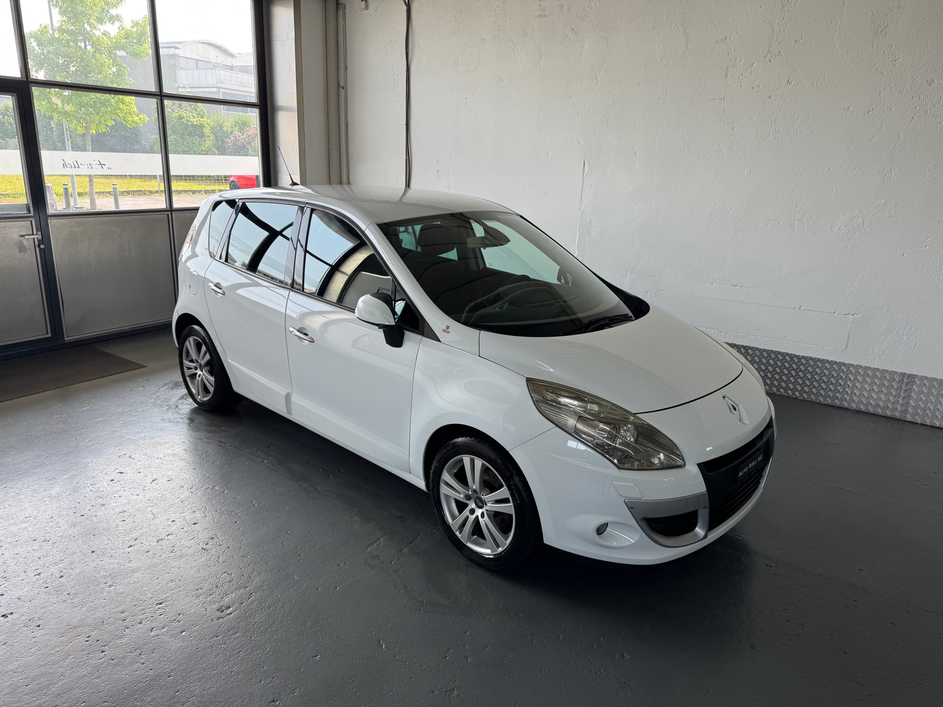 RENAULT Scénic 2.0 dCi Dynamique Automatic-image-0