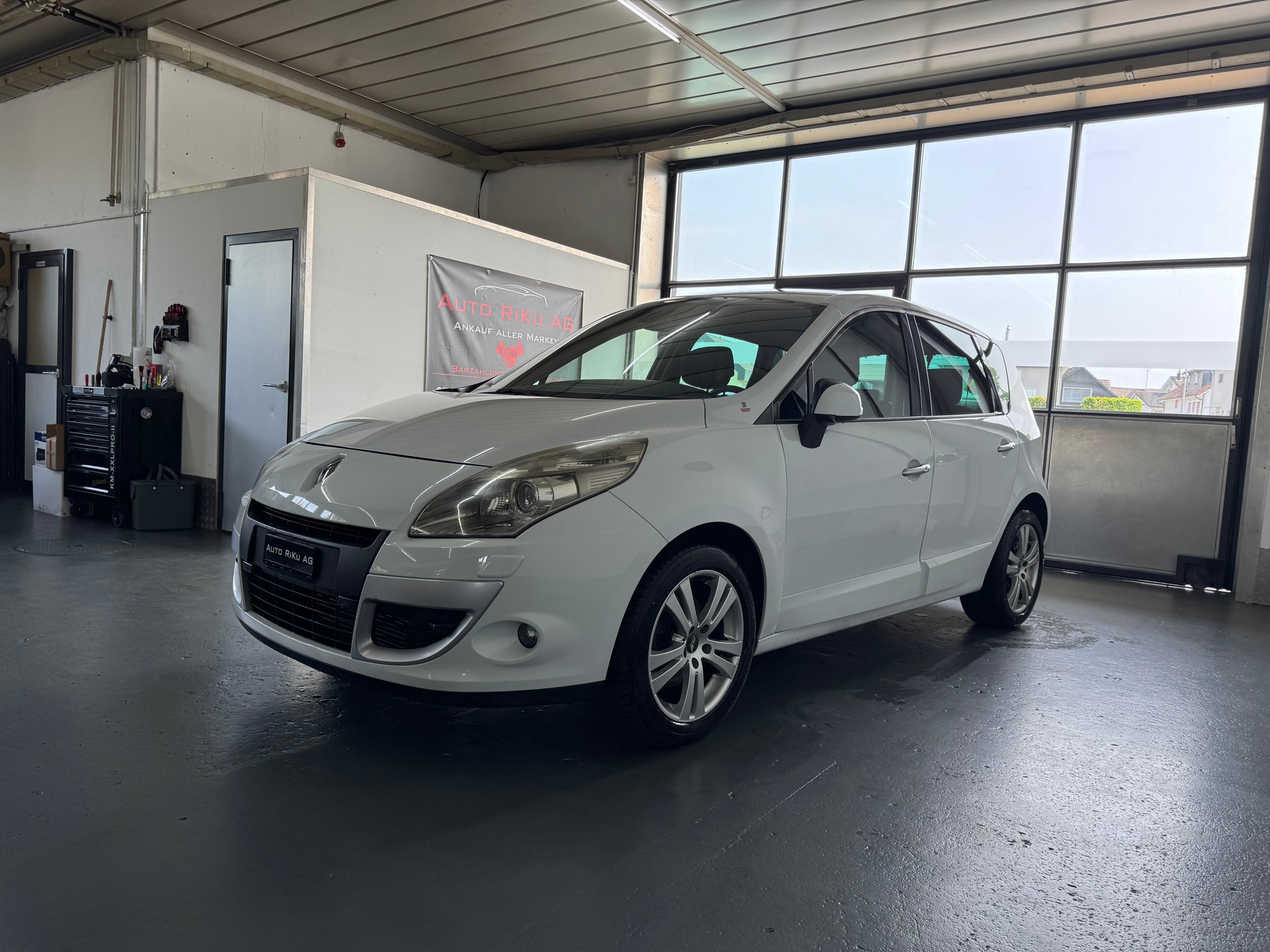 RENAULT Scénic 2.0 dCi Dynamique Automatic-image-5