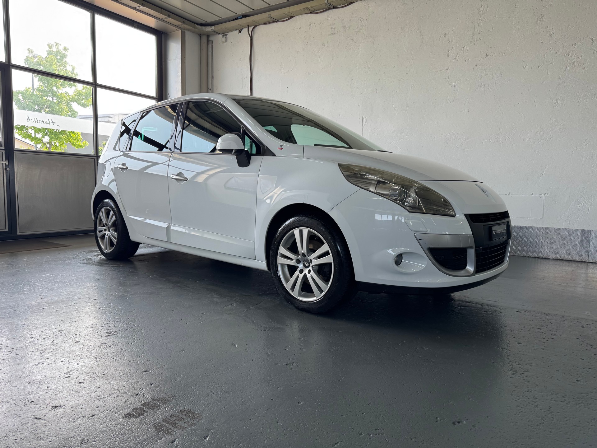 RENAULT Scénic 2.0 dCi Dynamique Automatic-image-1