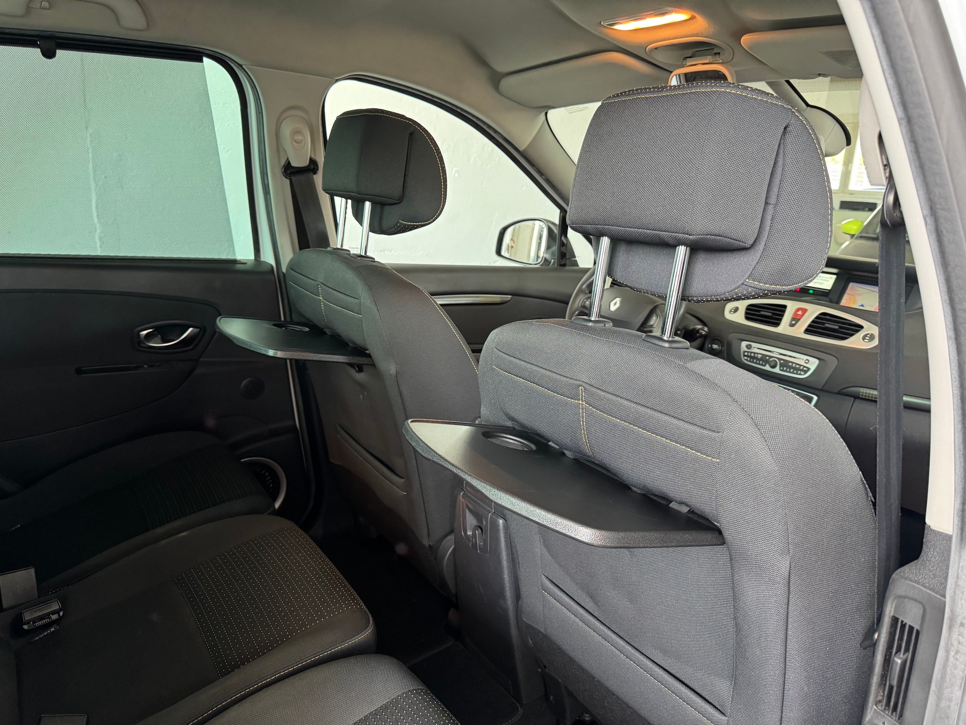 RENAULT Scénic 2.0 dCi Dynamique Automatic-image-18
