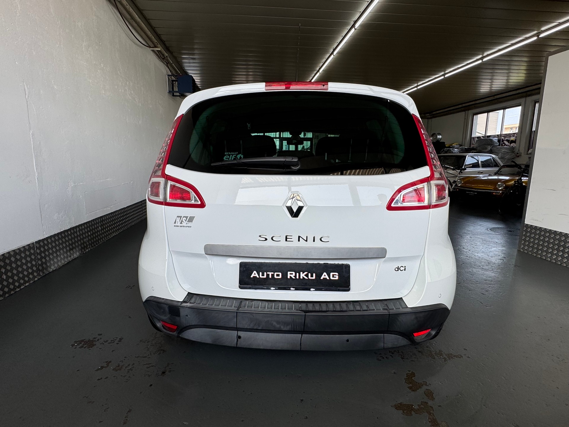 RENAULT Scénic 2.0 dCi Dynamique Automatic-image-10