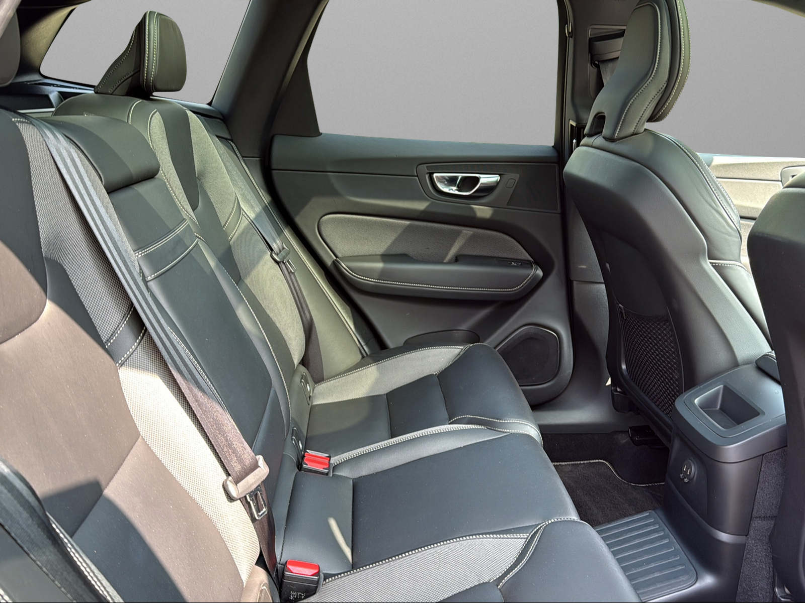 VOLVO XC60 T6 eAWD R-Design Expression Geartronic-image-10