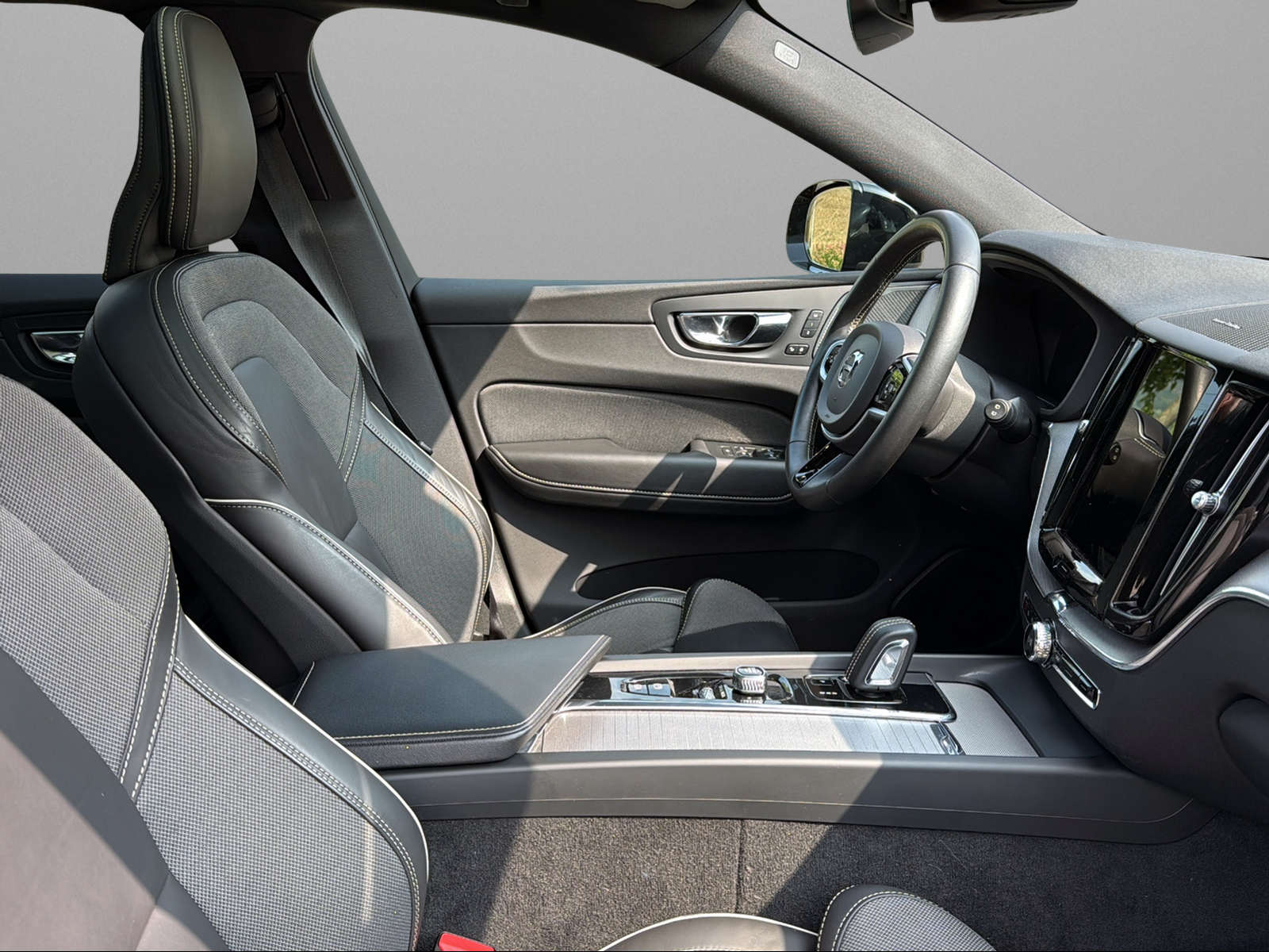 VOLVO XC60 T6 eAWD R-Design Expression Geartronic-image-9