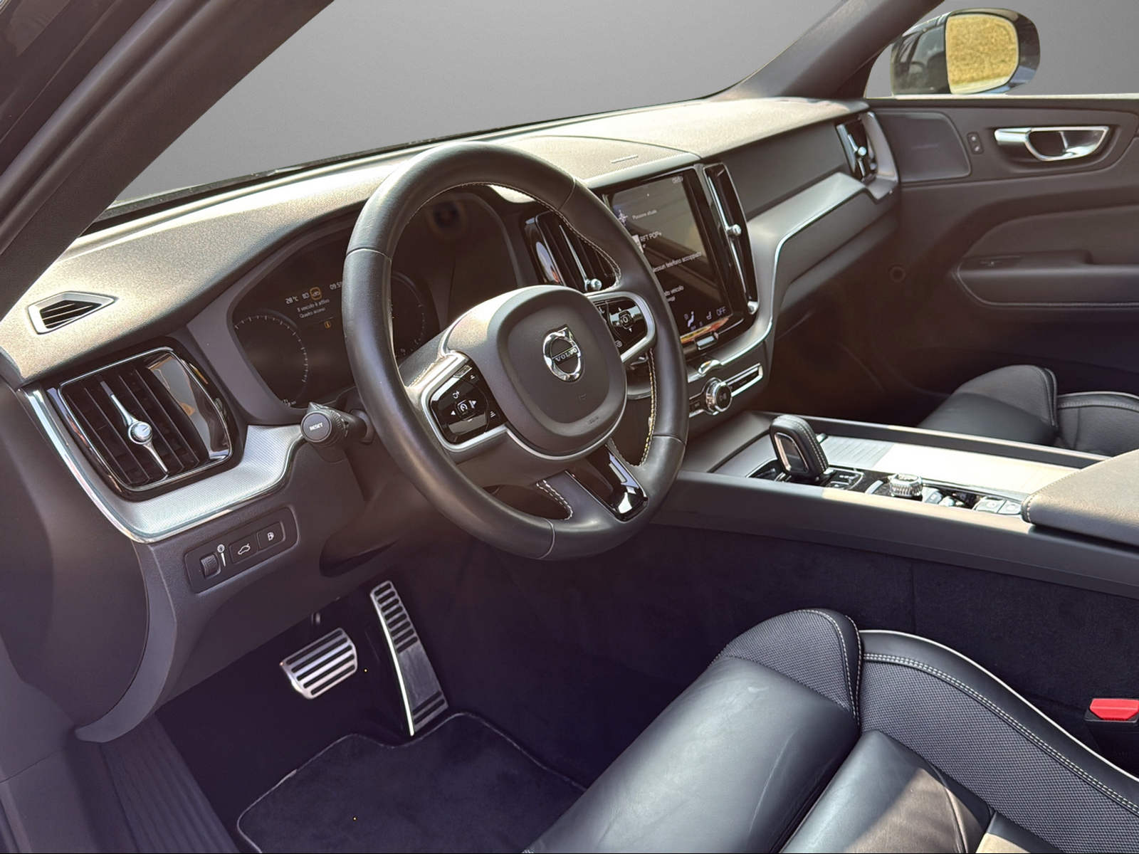 VOLVO XC60 T6 eAWD R-Design Expression Geartronic-image-7