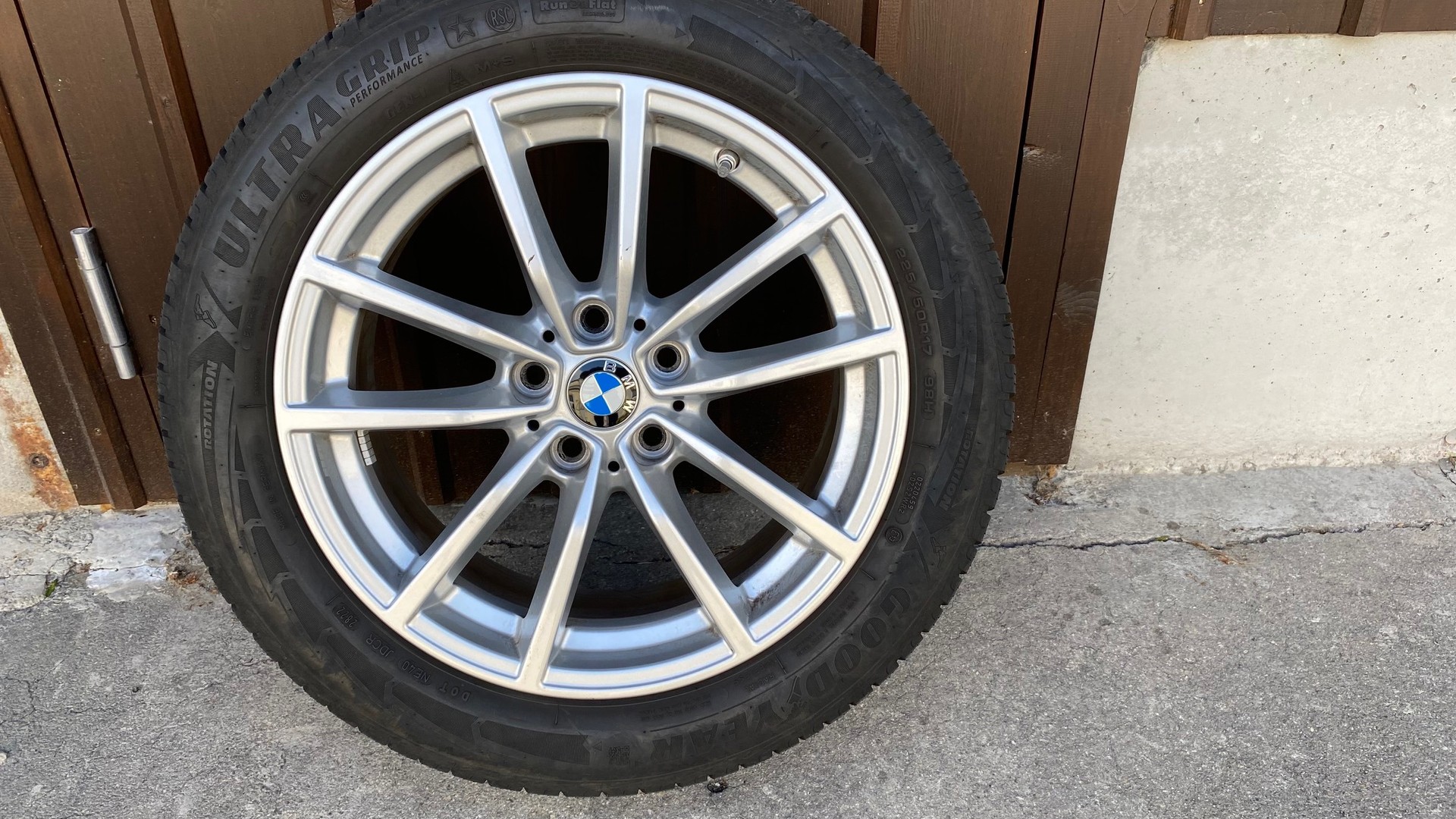 BMW 330e x DriveTouring Steptronic AWD-image-8