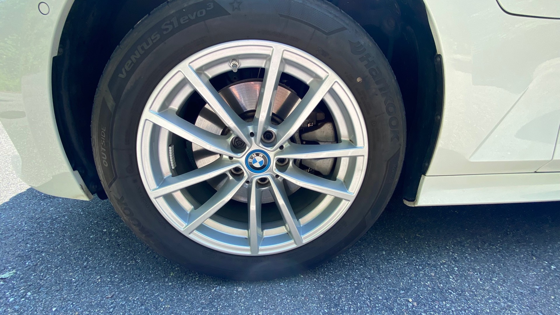 BMW 330e x DriveTouring Steptronic AWD-image-9