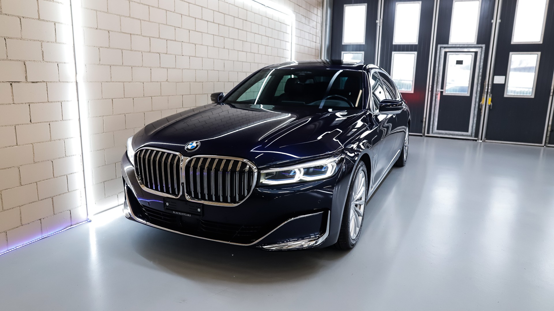 BMW 745Le xDrive Steptronic-showroom-element-1
