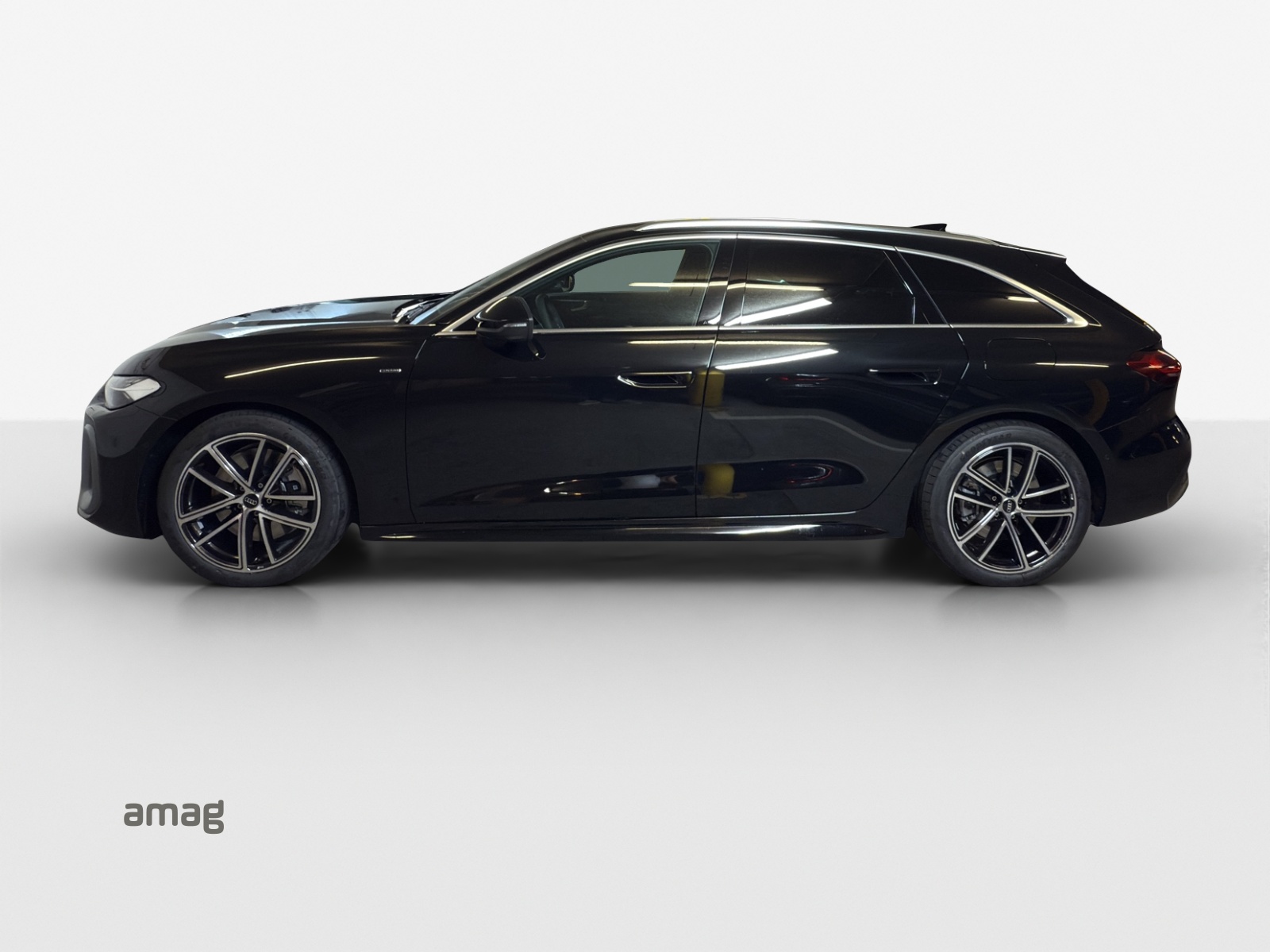 AUDI A5 Avant e-hybrid quattro Attraction 220 kW S tronic-image-1