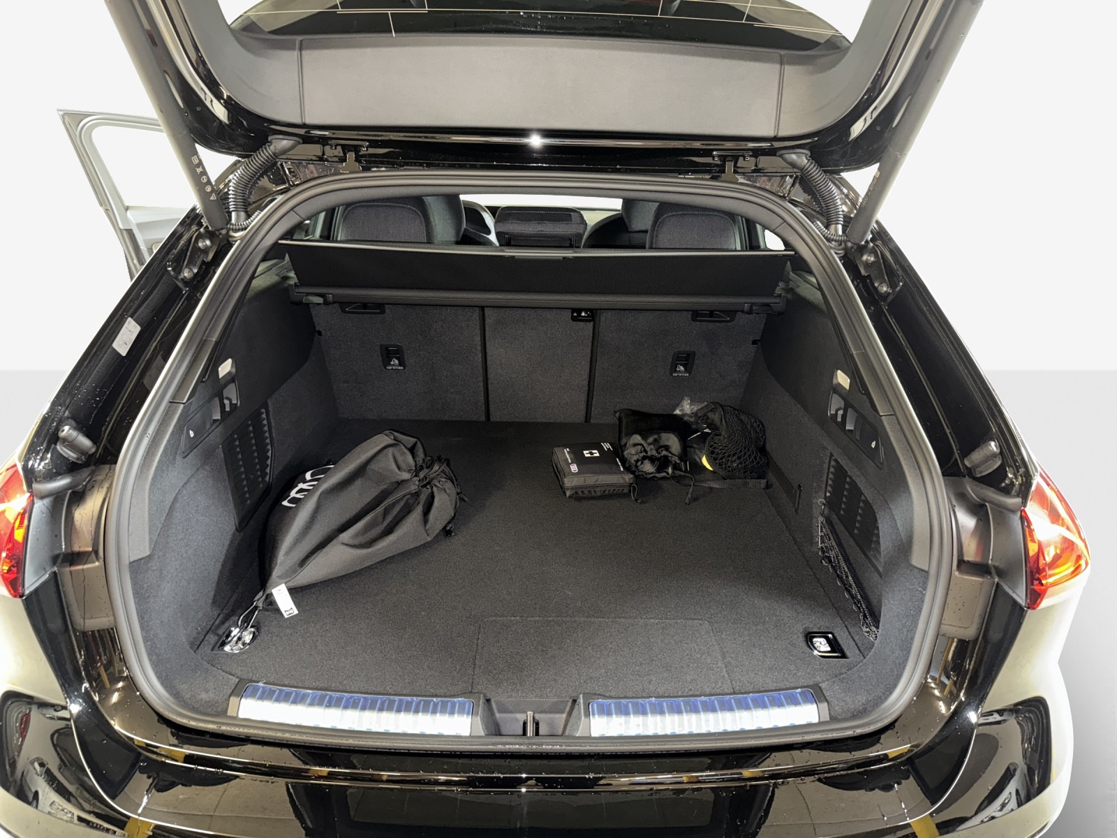 AUDI A5 Avant e-hybrid quattro Attraction 220 kW S tronic-image-12