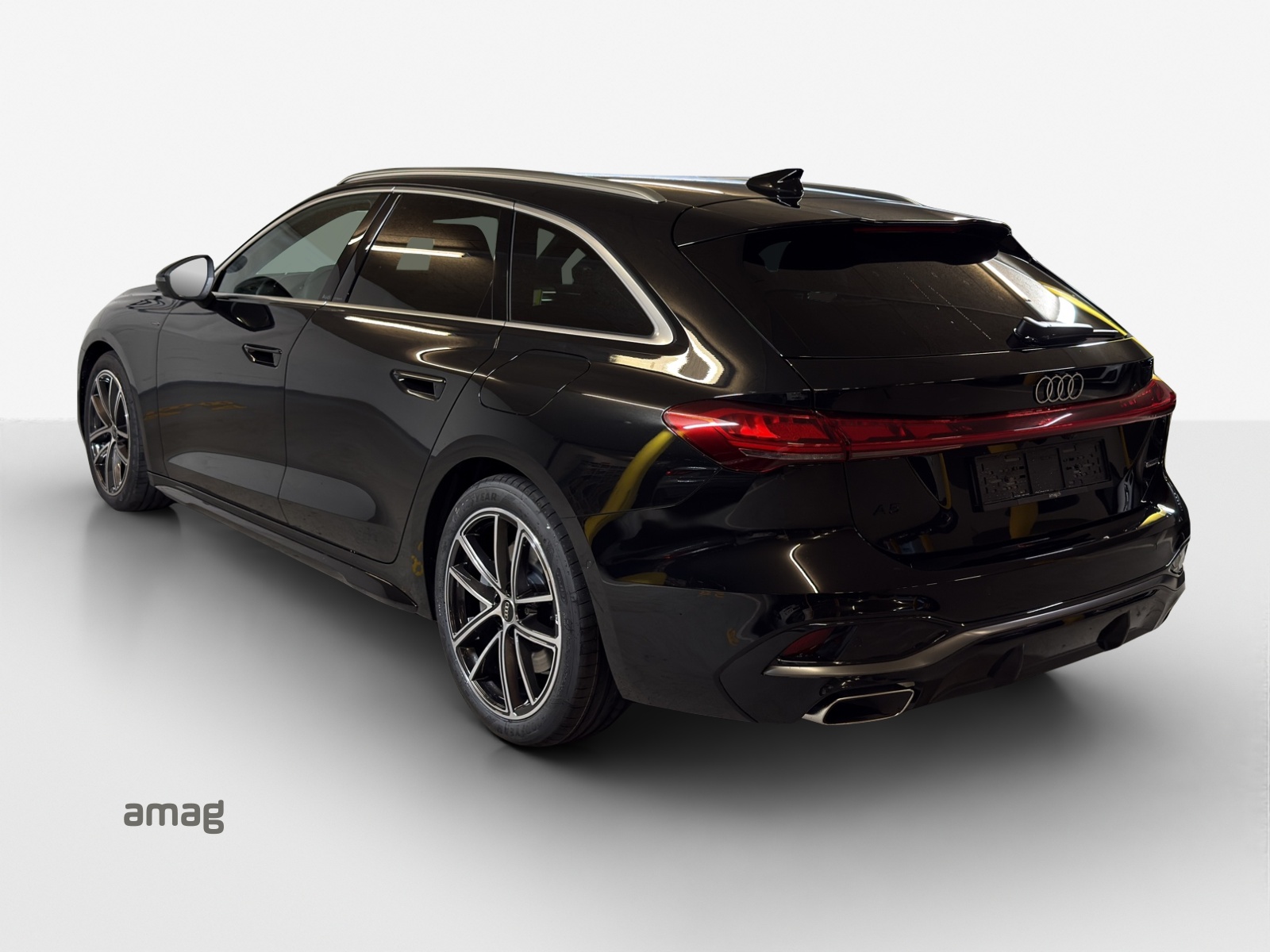 AUDI A5 Avant e-hybrid quattro Attraction 220 kW S tronic-image-2