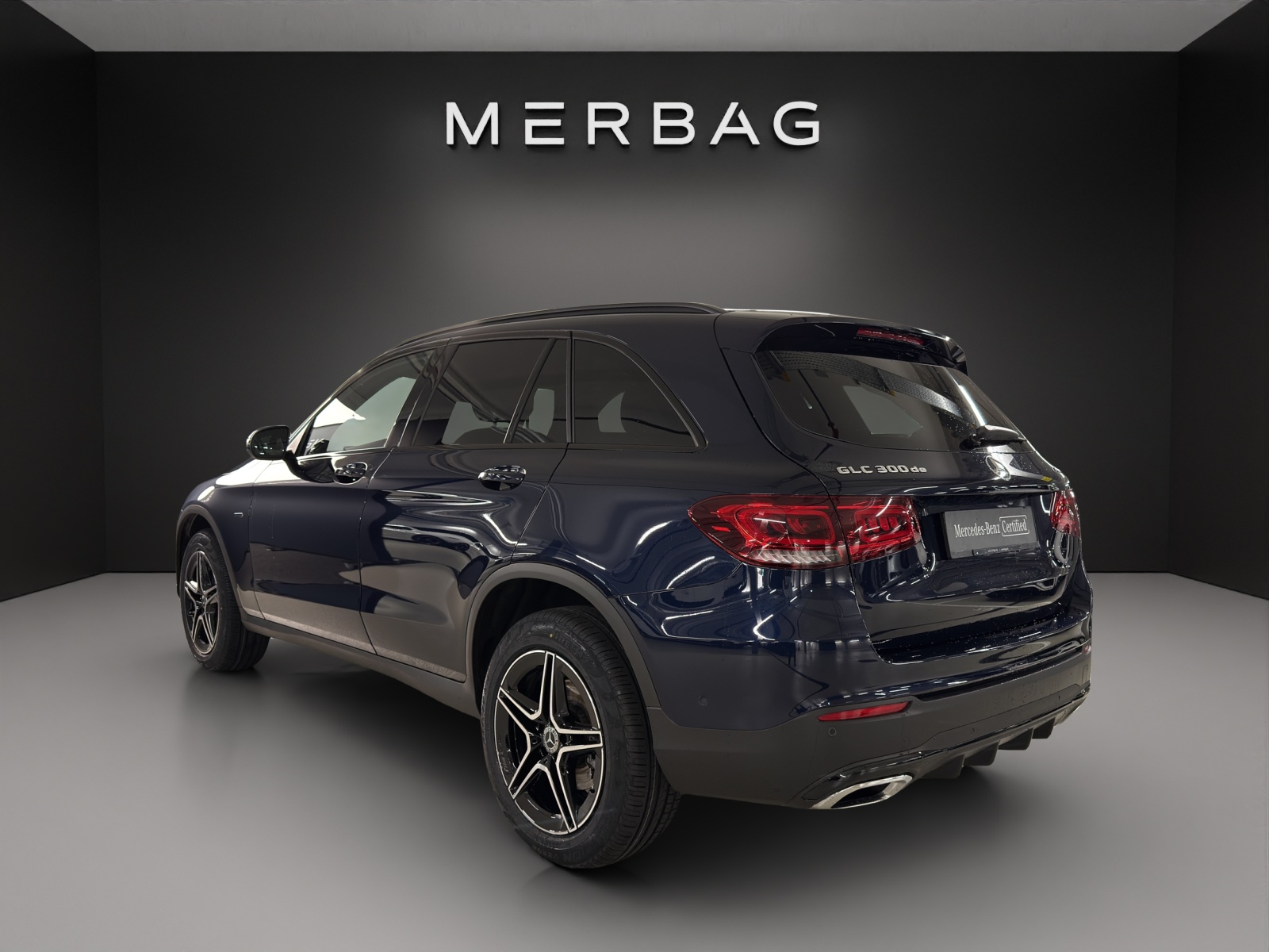 MERCEDES-BENZ GLC 300 de AMG Line 4Matic 9G-Tronic-image-5