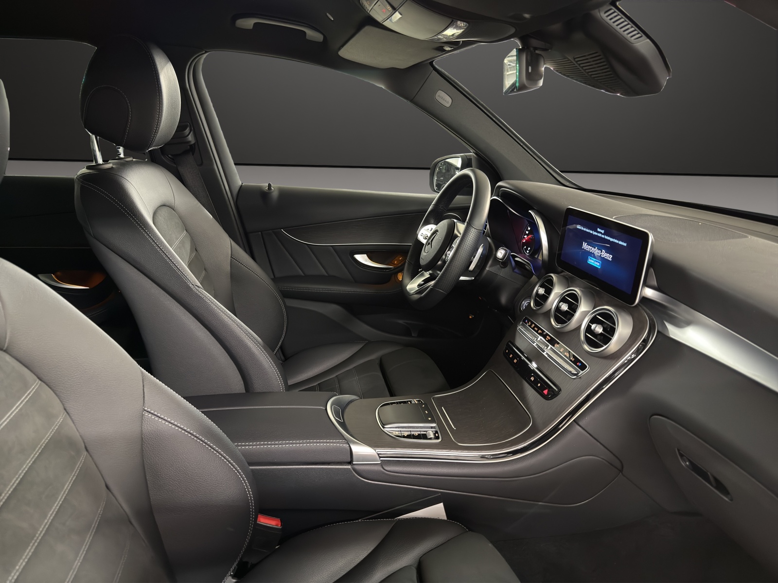 MERCEDES-BENZ GLC 300 de AMG Line 4Matic 9G-Tronic-image-9