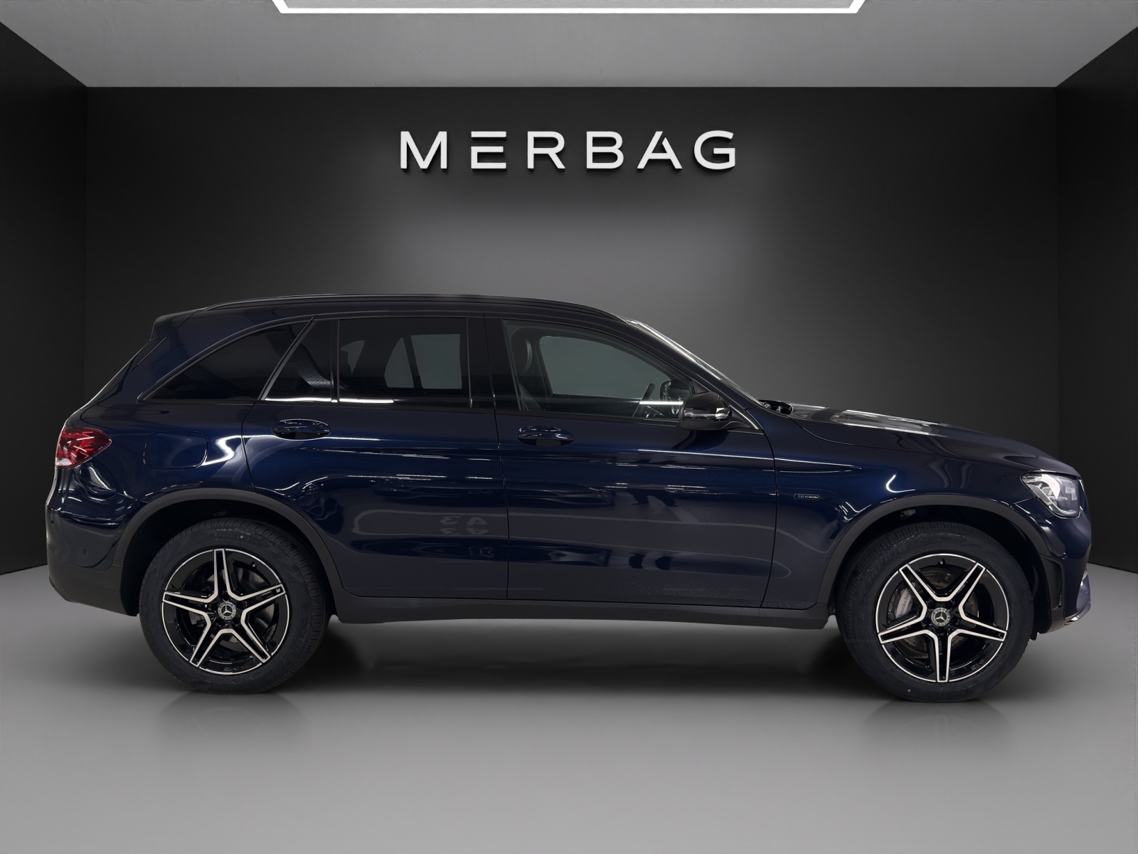 MERCEDES-BENZ GLC 300 de AMG Line 4Matic 9G-Tronic-image-4