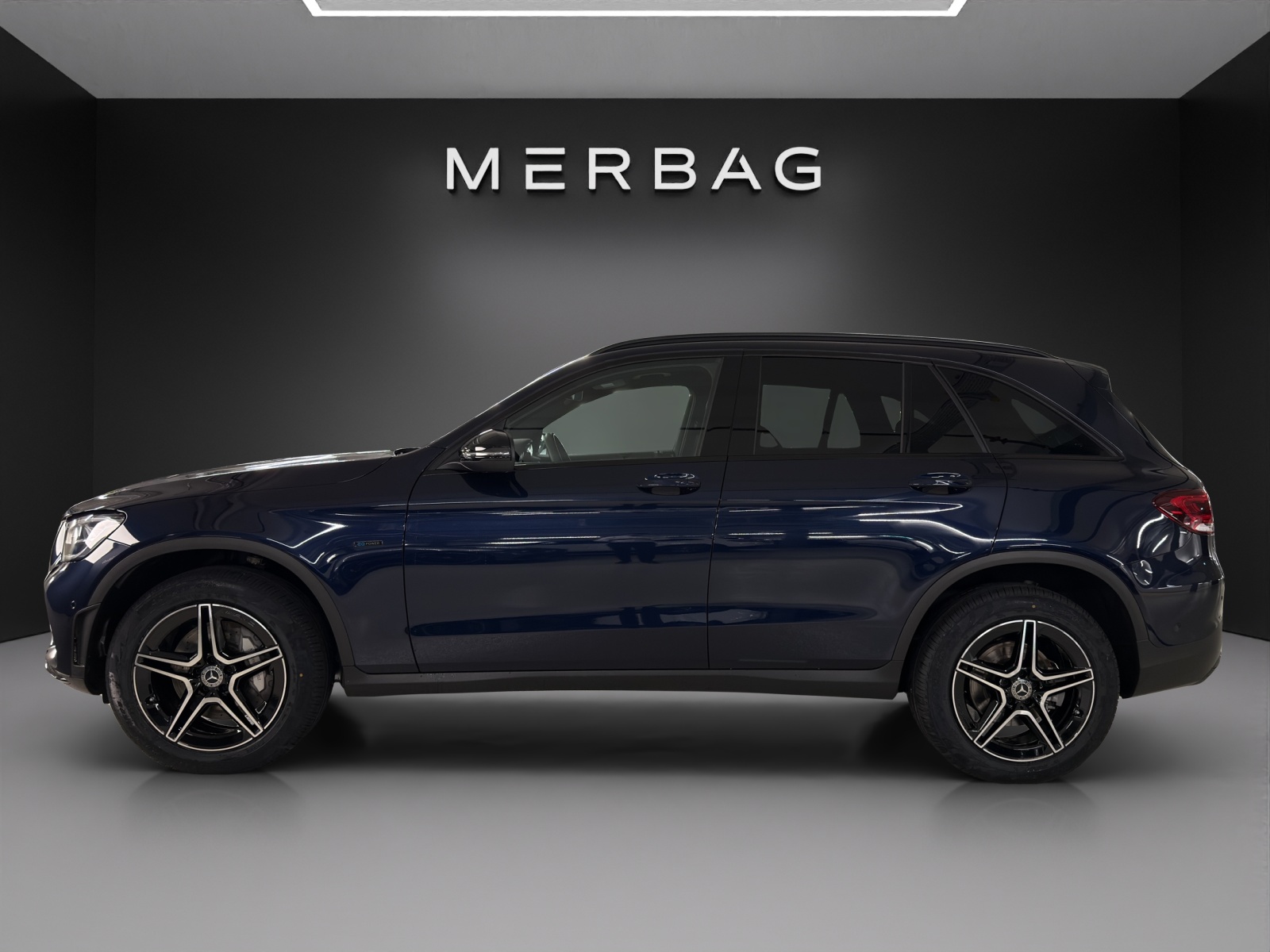 MERCEDES-BENZ GLC 300 de AMG Line 4Matic 9G-Tronic-image-3