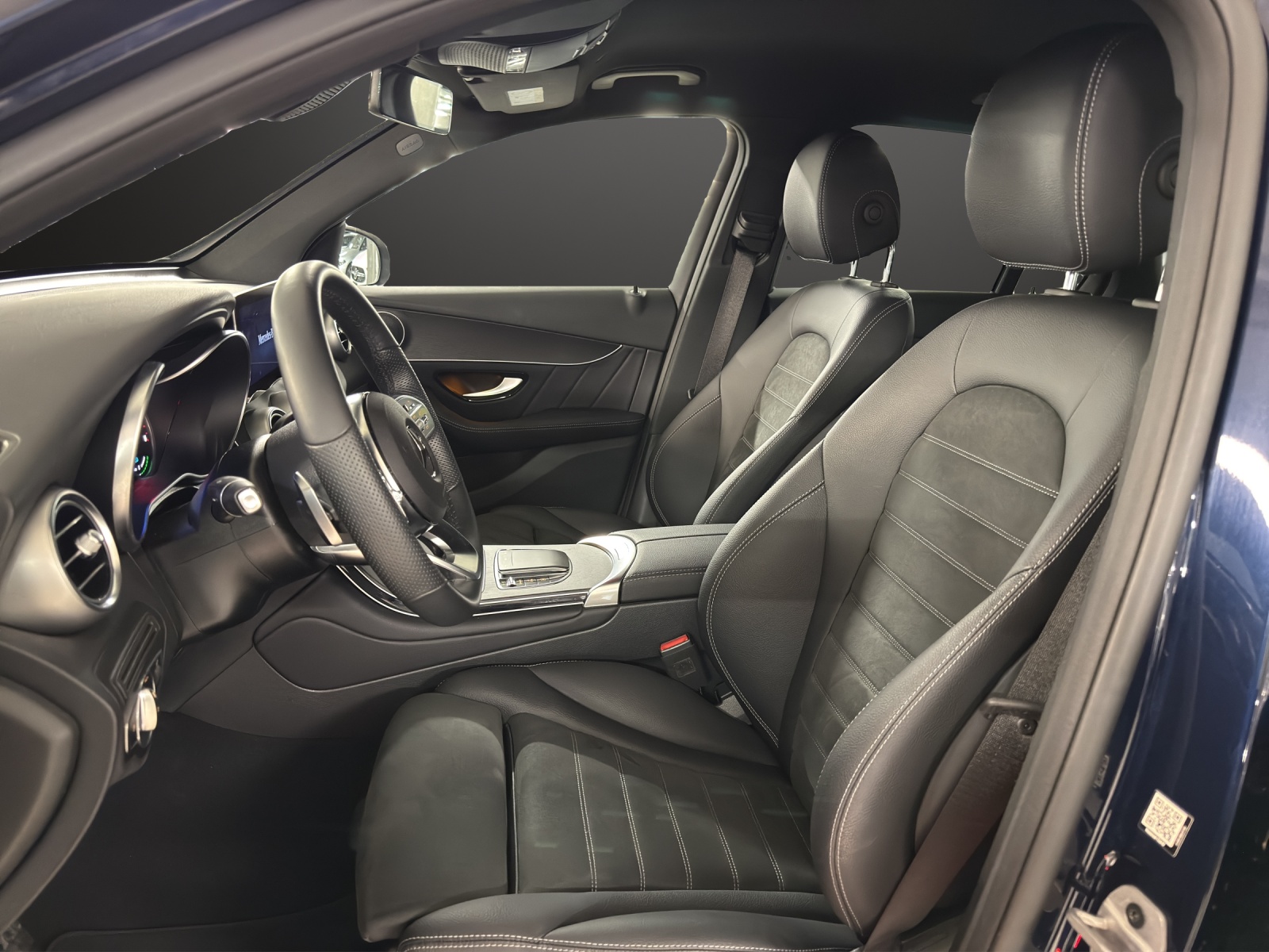 MERCEDES-BENZ GLC 300 de AMG Line 4Matic 9G-Tronic-image-11