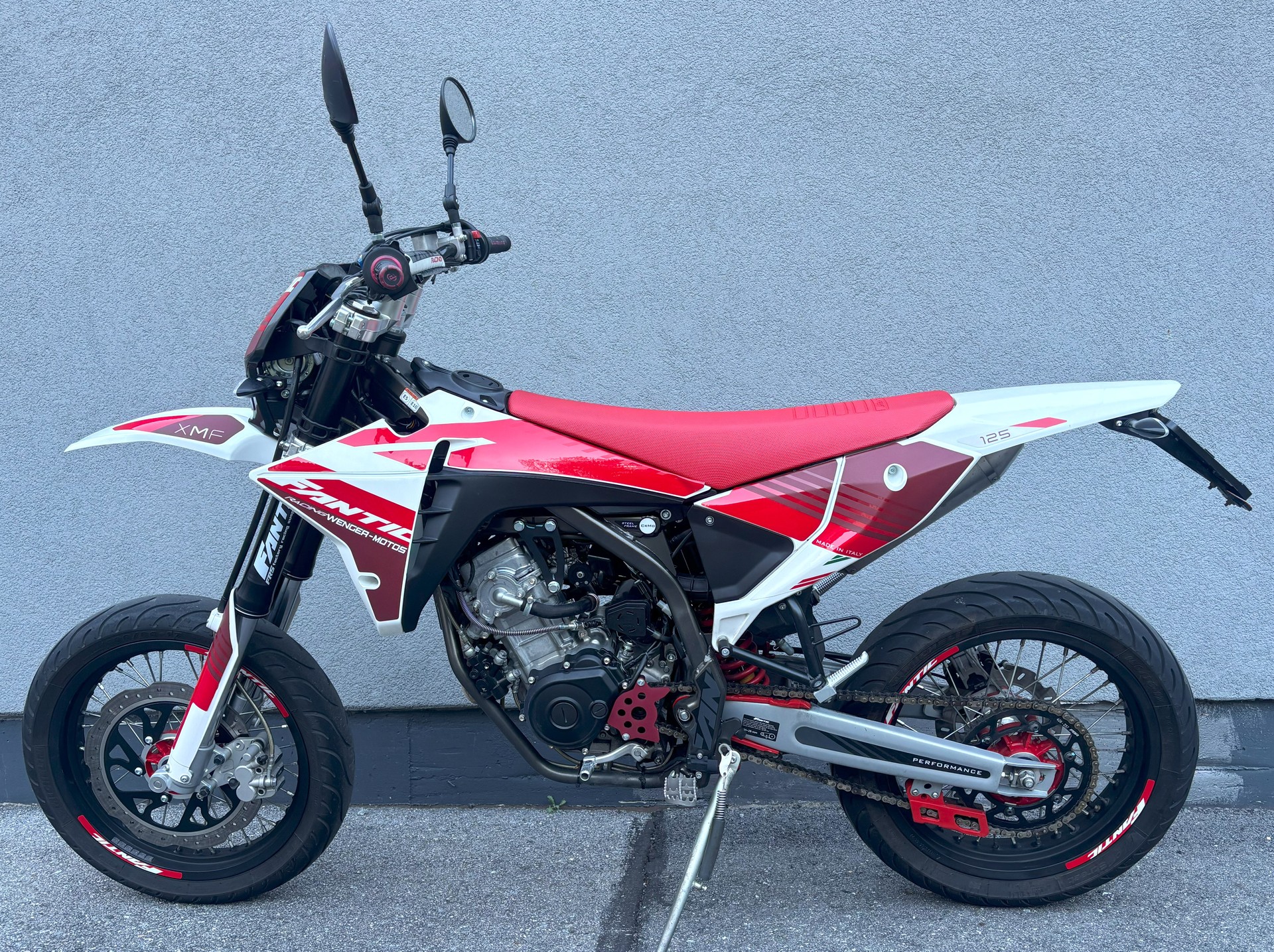 FANTIC Competition-showroom-element-3