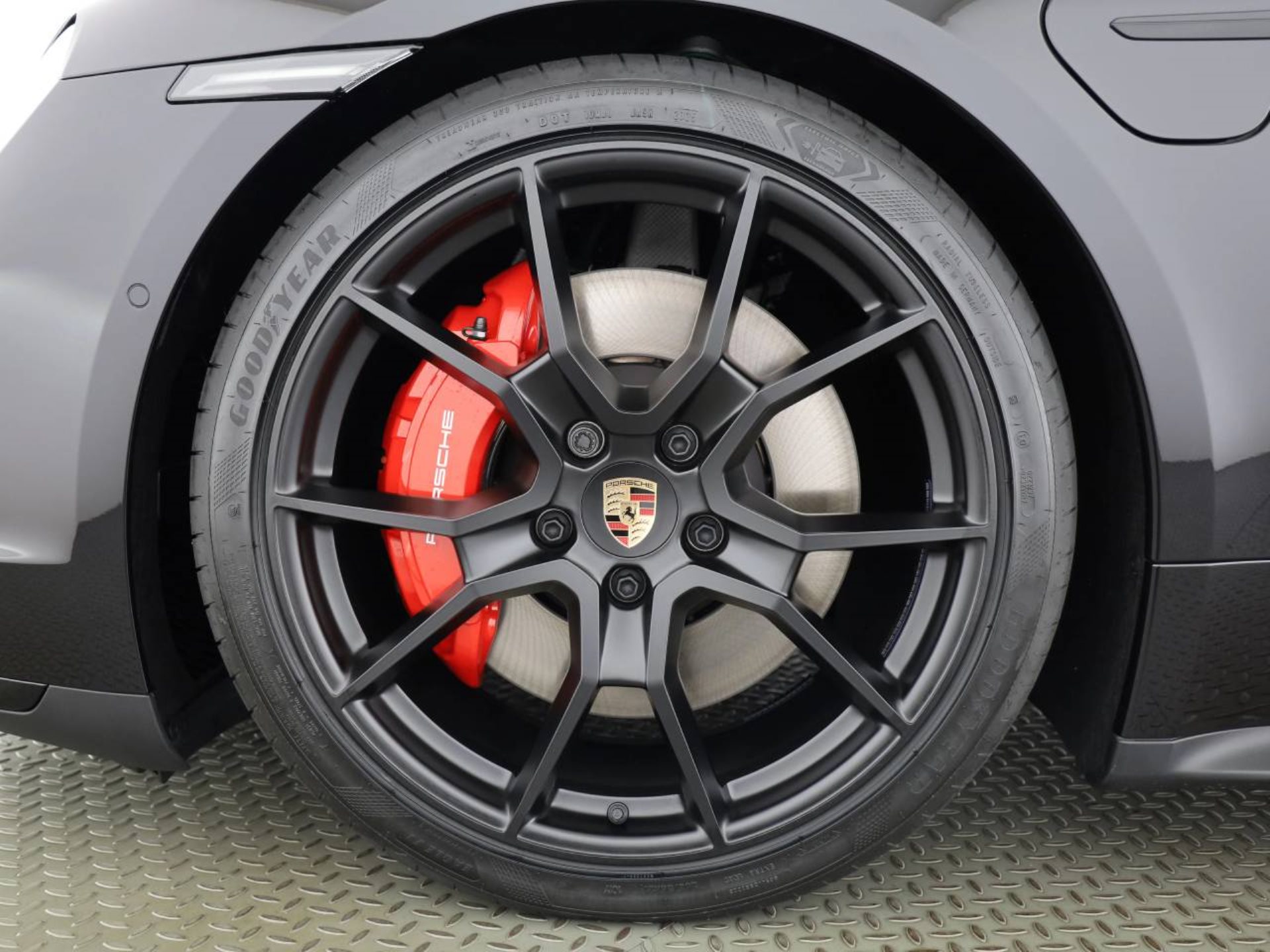 PORSCHE Taycan GTS Sport Turismo-image-5