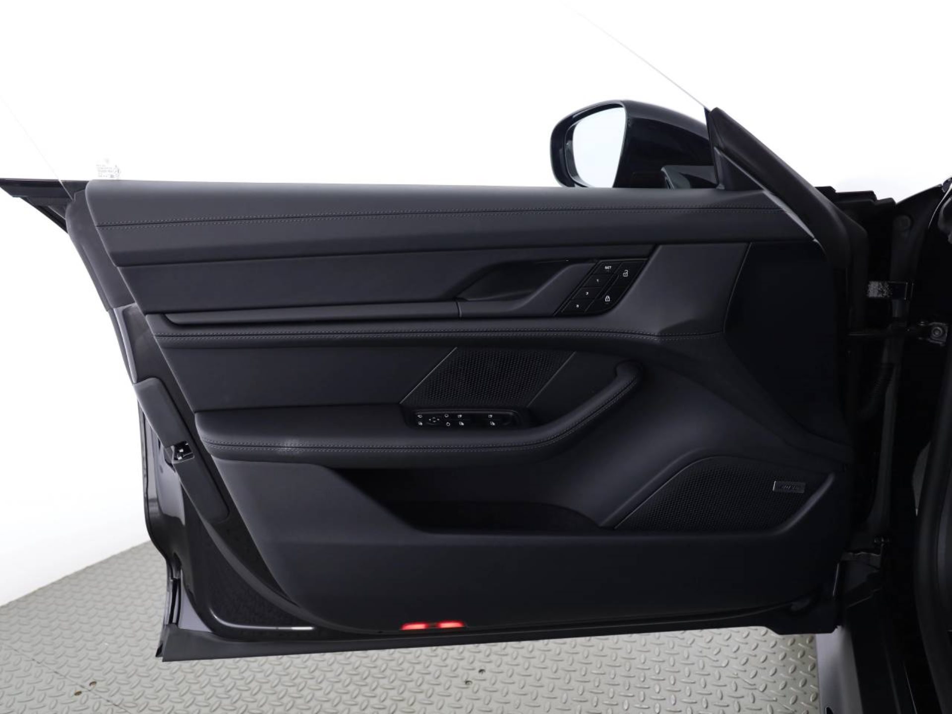 PORSCHE Taycan GTS Sport Turismo-image-16