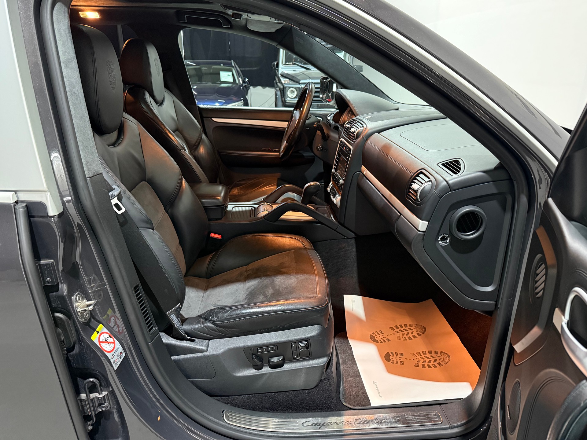 PORSCHE Cayenne Turbo S-image-13