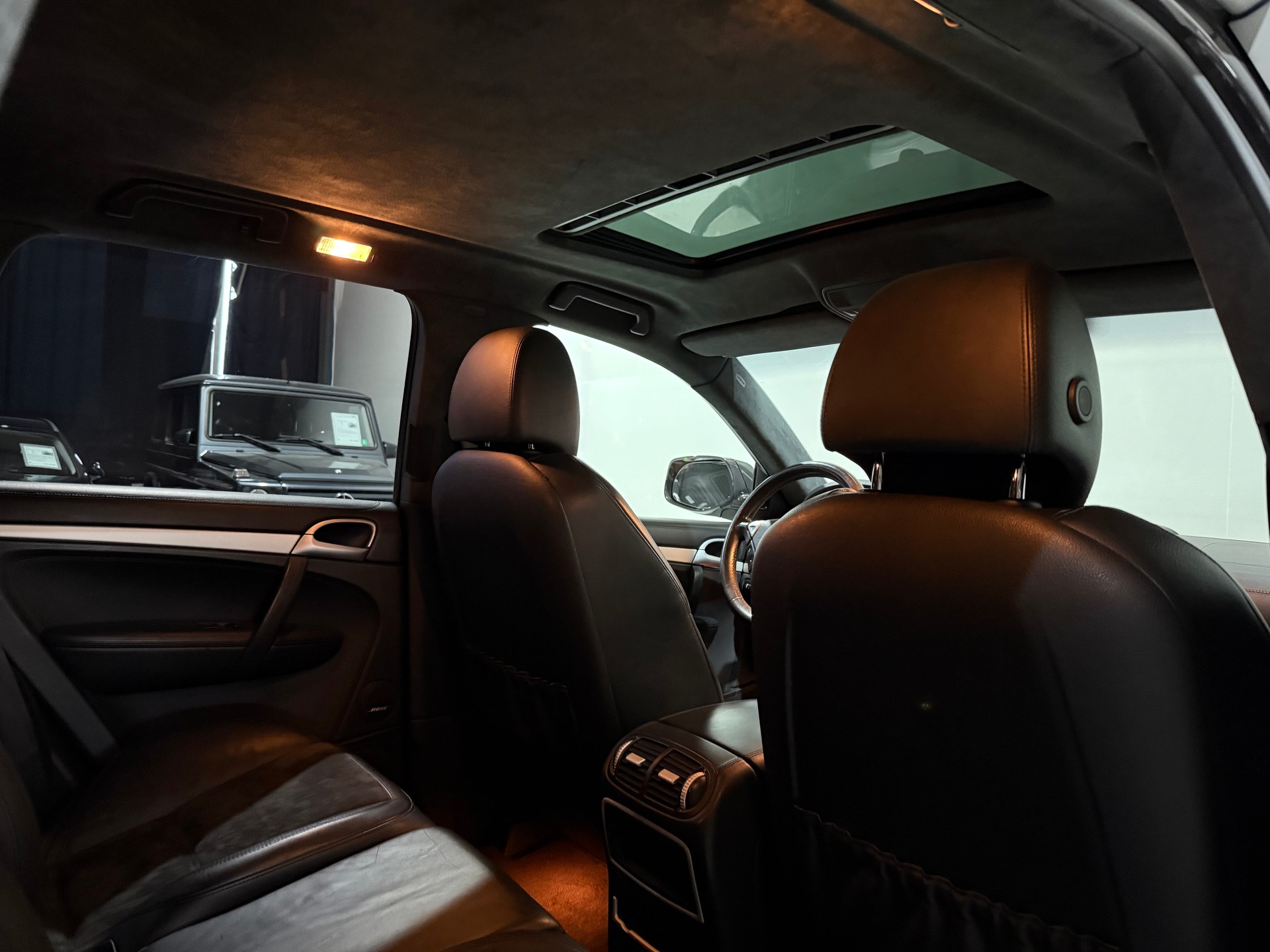 PORSCHE Cayenne Turbo S-image-14