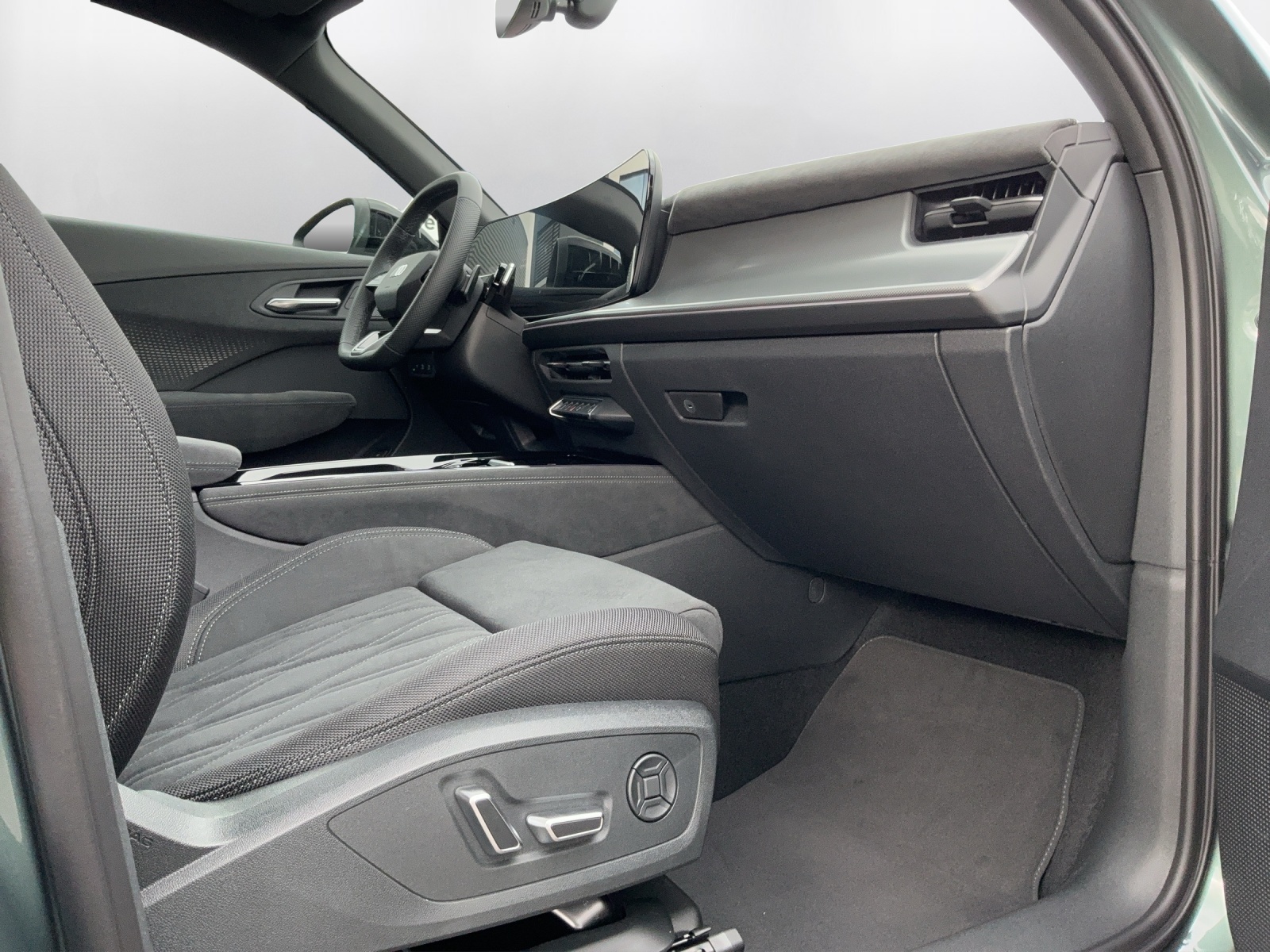AUDI Q3 SUV 110 kW TFSI S tronic-image-12