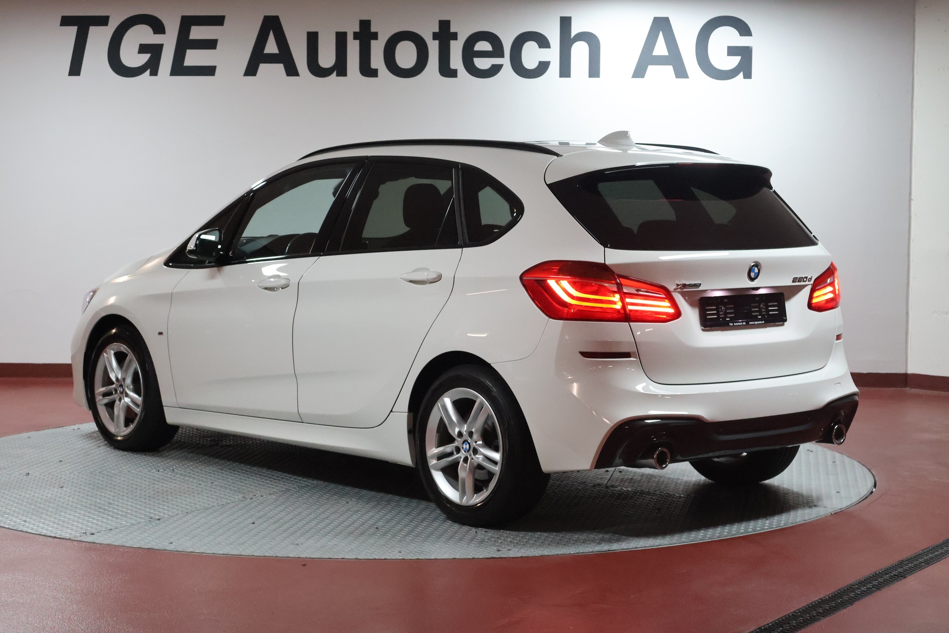 BMW 220d xDrive Active Tourer Steptronic M Sport-image-18