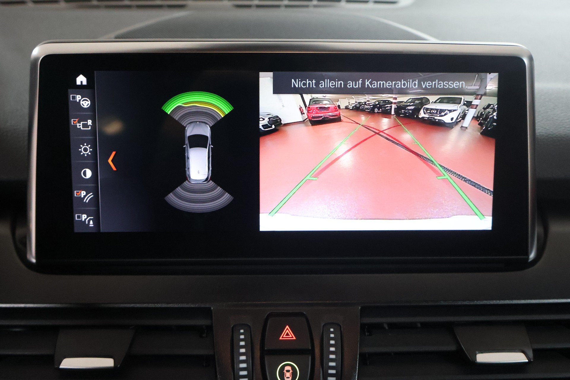 BMW 220d xDrive Active Tourer Steptronic M Sport-image-11