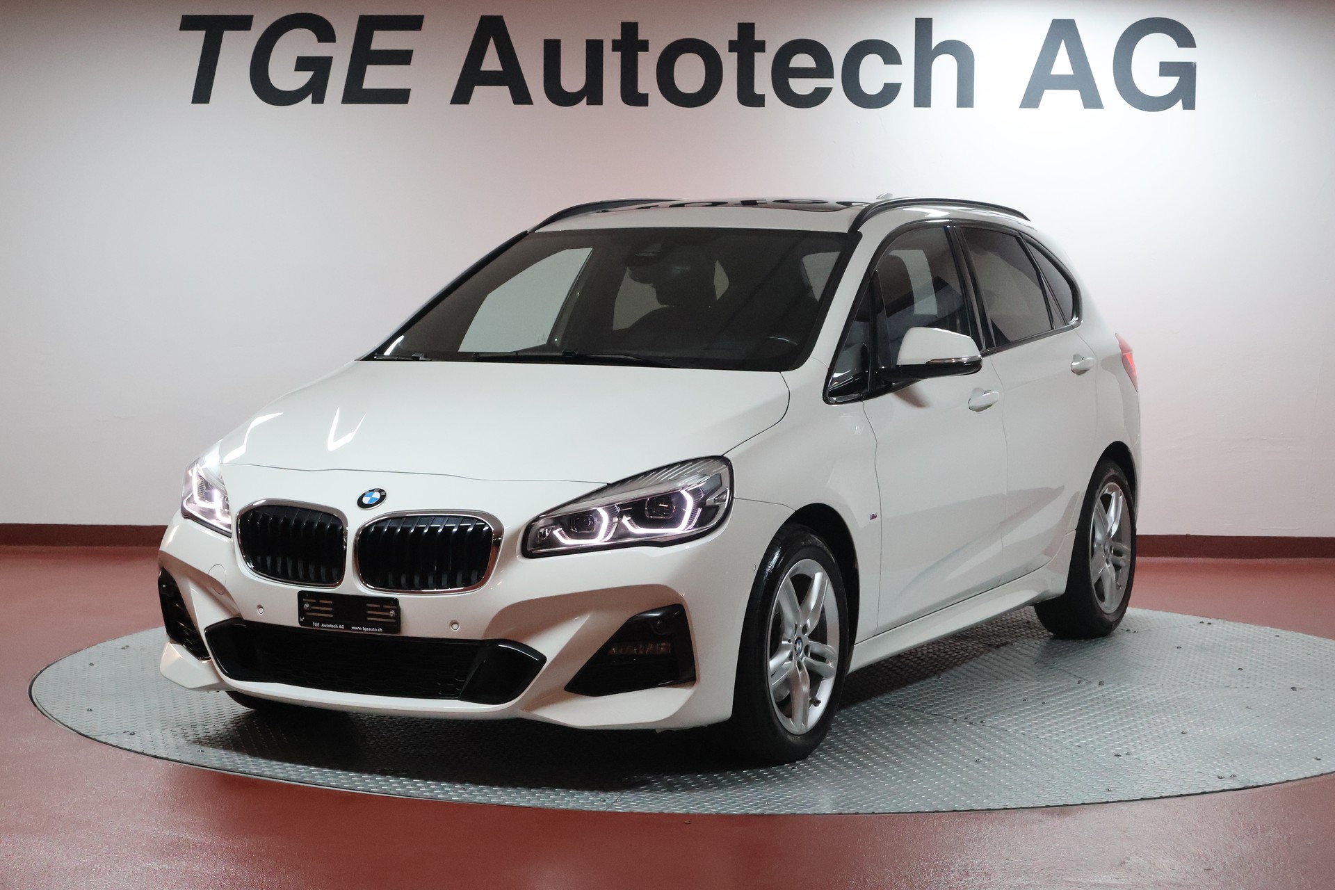 BMW 220d xDrive Active Tourer Steptronic M Sport-image-0