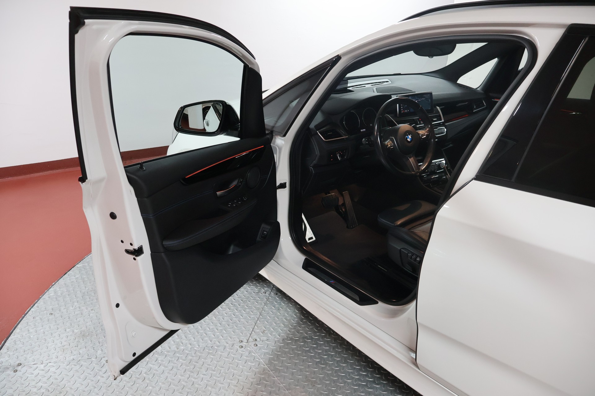 BMW 220d xDrive Active Tourer Steptronic M Sport-image-4