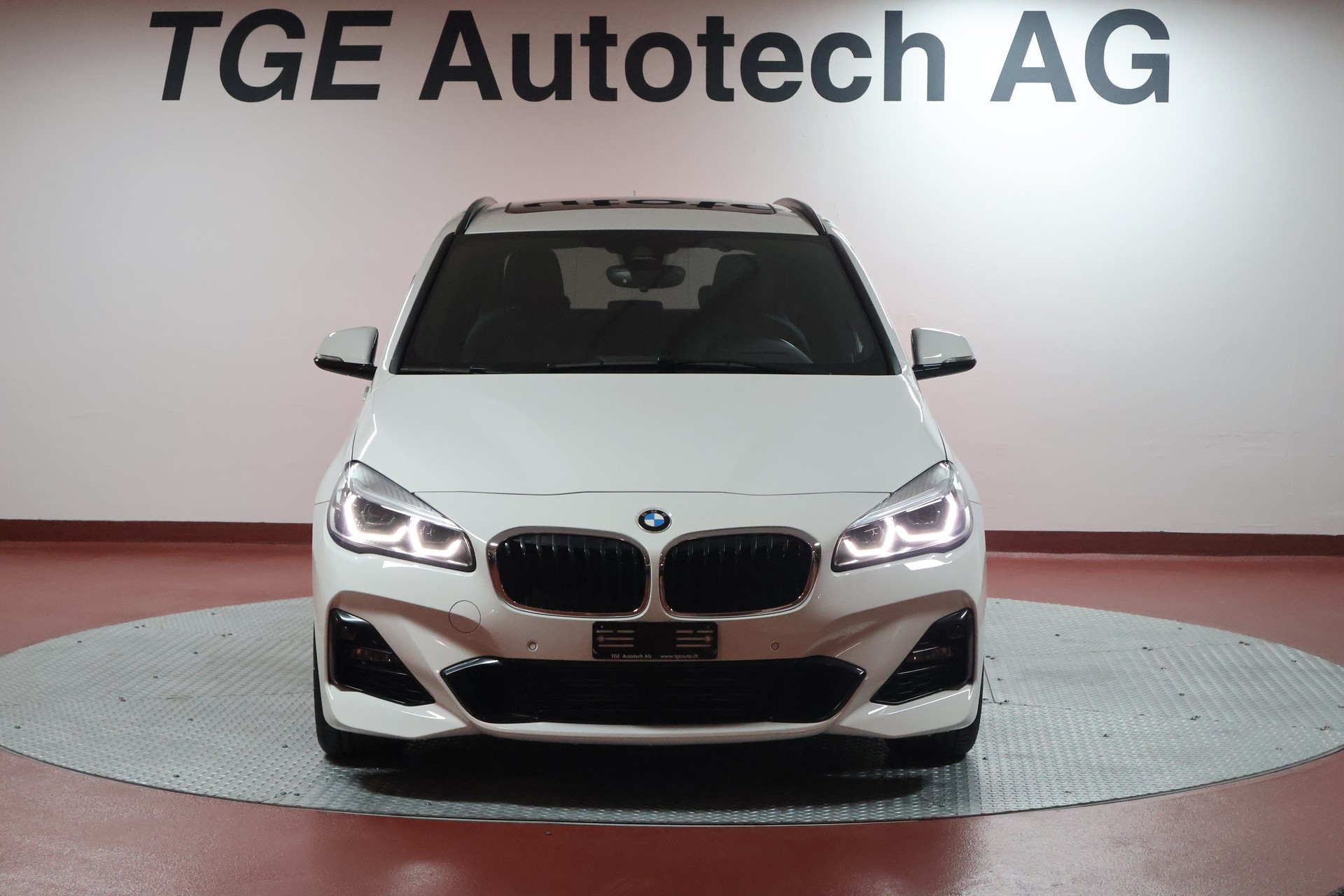 BMW 220d xDrive Active Tourer Steptronic M Sport-image-1