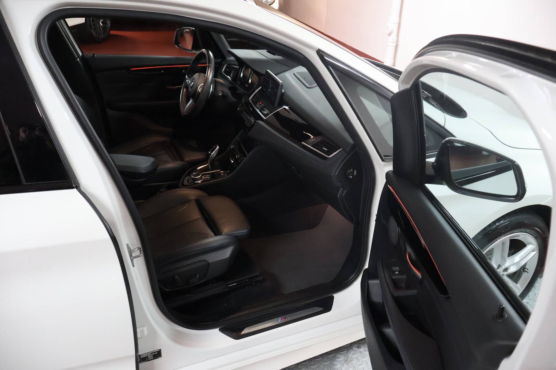 BMW 220d xDrive Active Tourer Steptronic M Sport-image-13