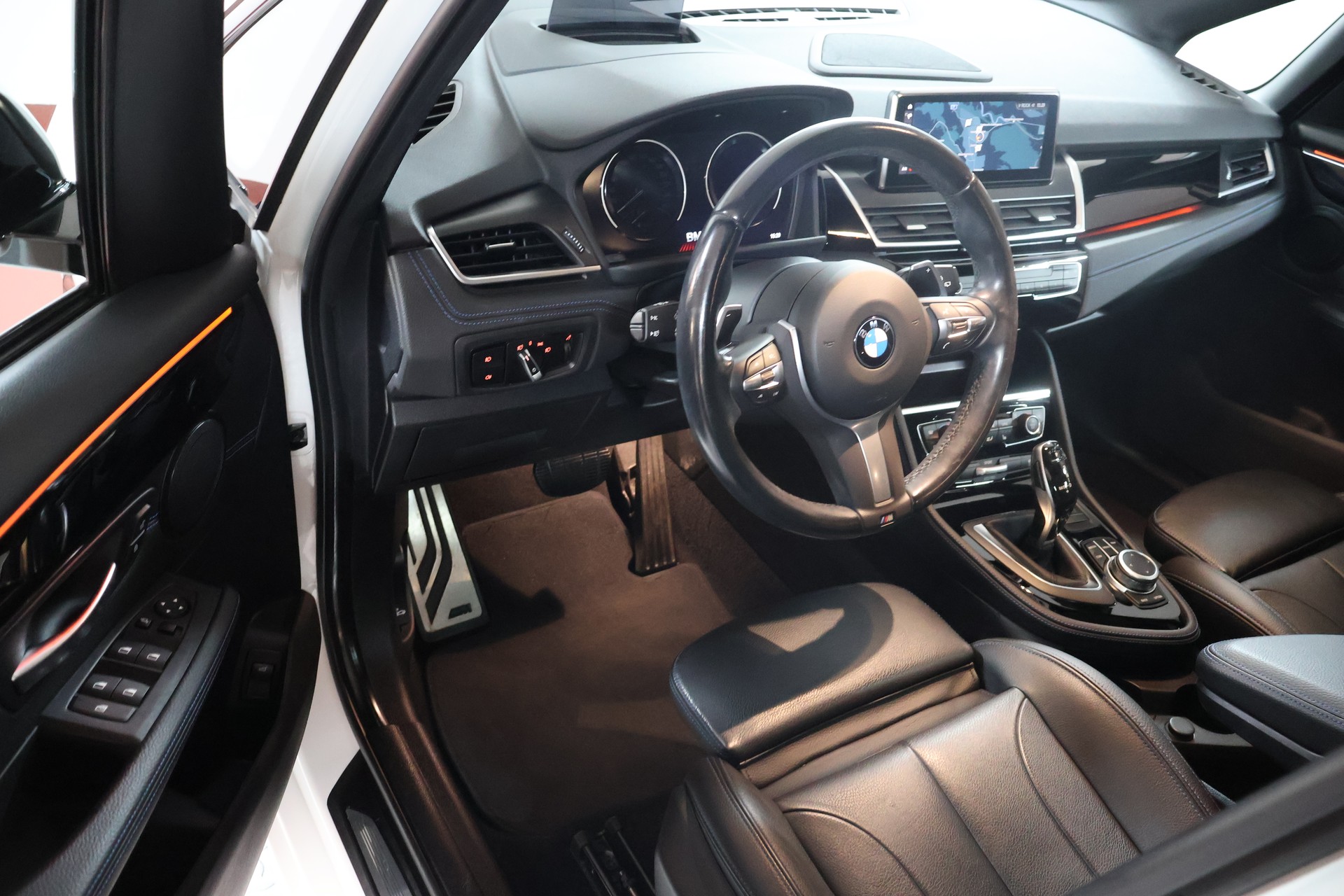 BMW 220d xDrive Active Tourer Steptronic M Sport-image-7