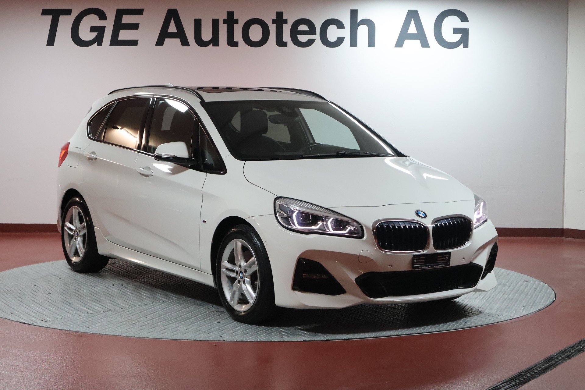 BMW 220d xDrive Active Tourer Steptronic M Sport-image-2