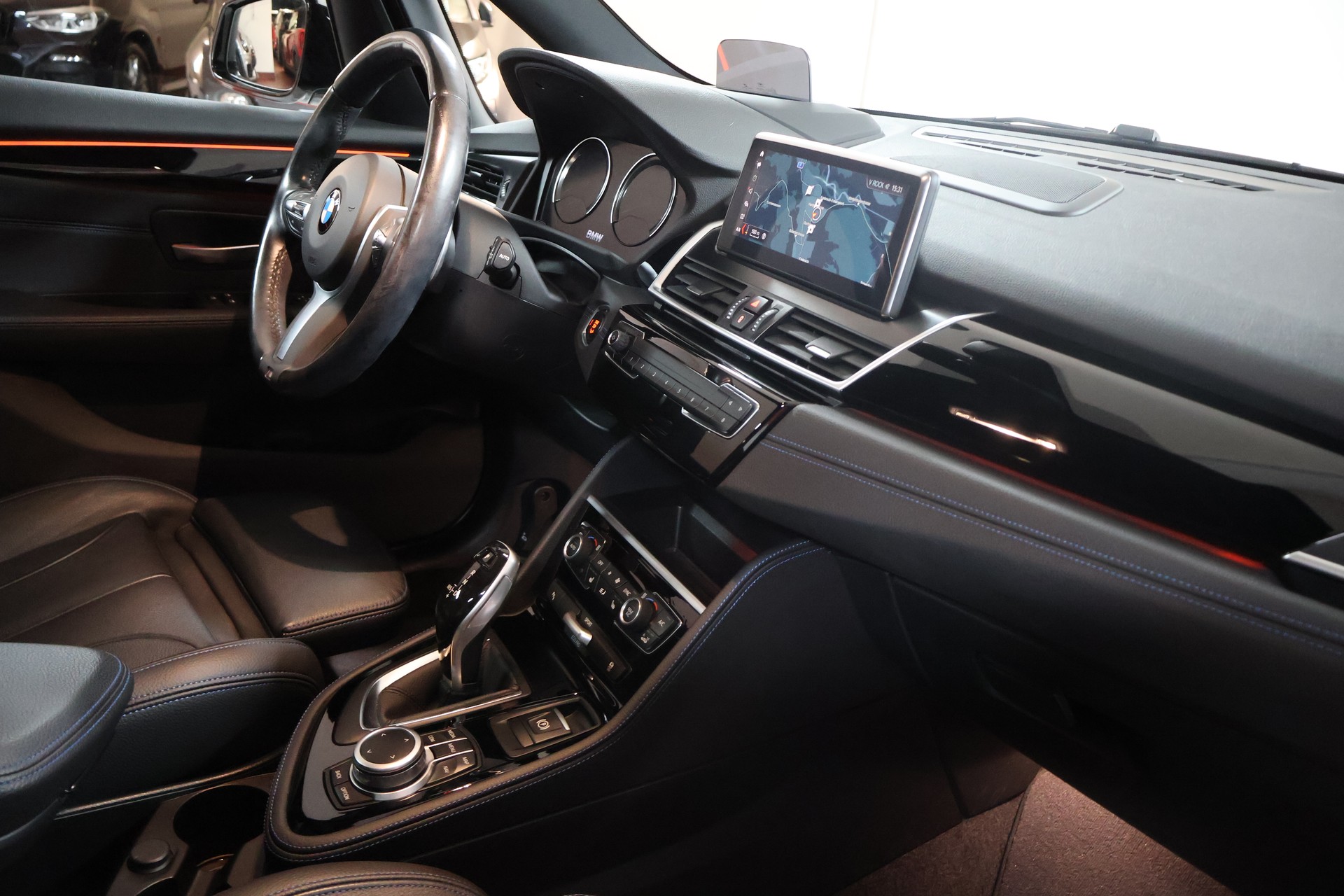 BMW 220d xDrive Active Tourer Steptronic M Sport-image-10